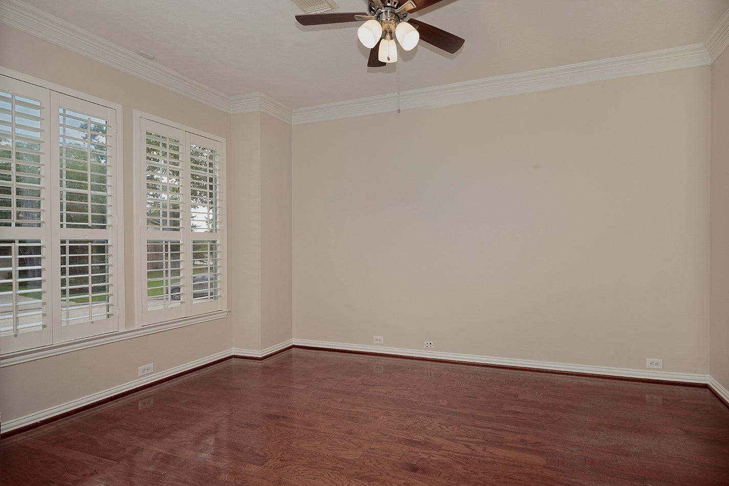 79 FRENCH OAKS, The Woodlands, TX 77382 Primary Bedroom