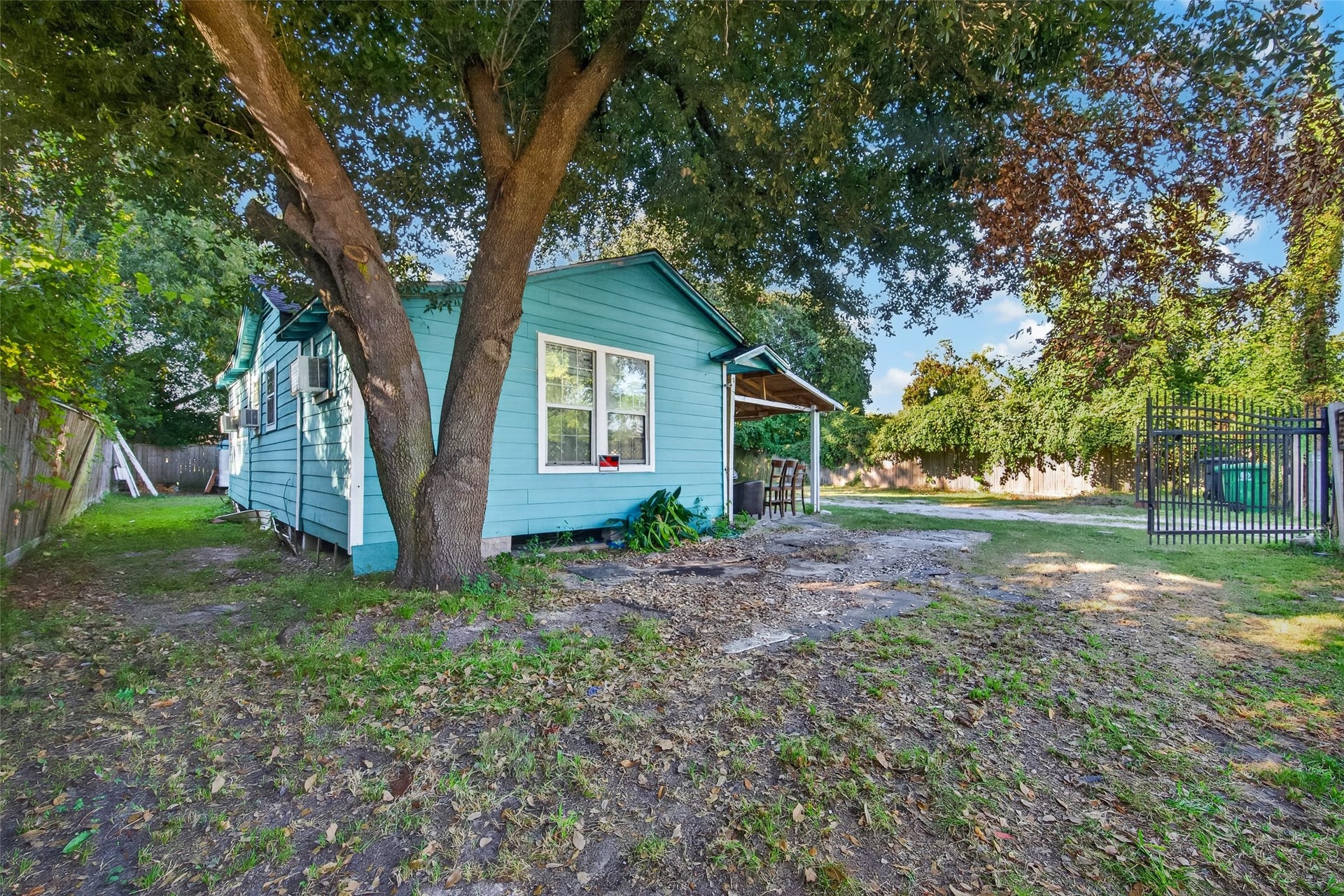 2506 Fairbanks Street, Houston, TX 77026 2506 Fairbanks Street, Houston, TX 77026
