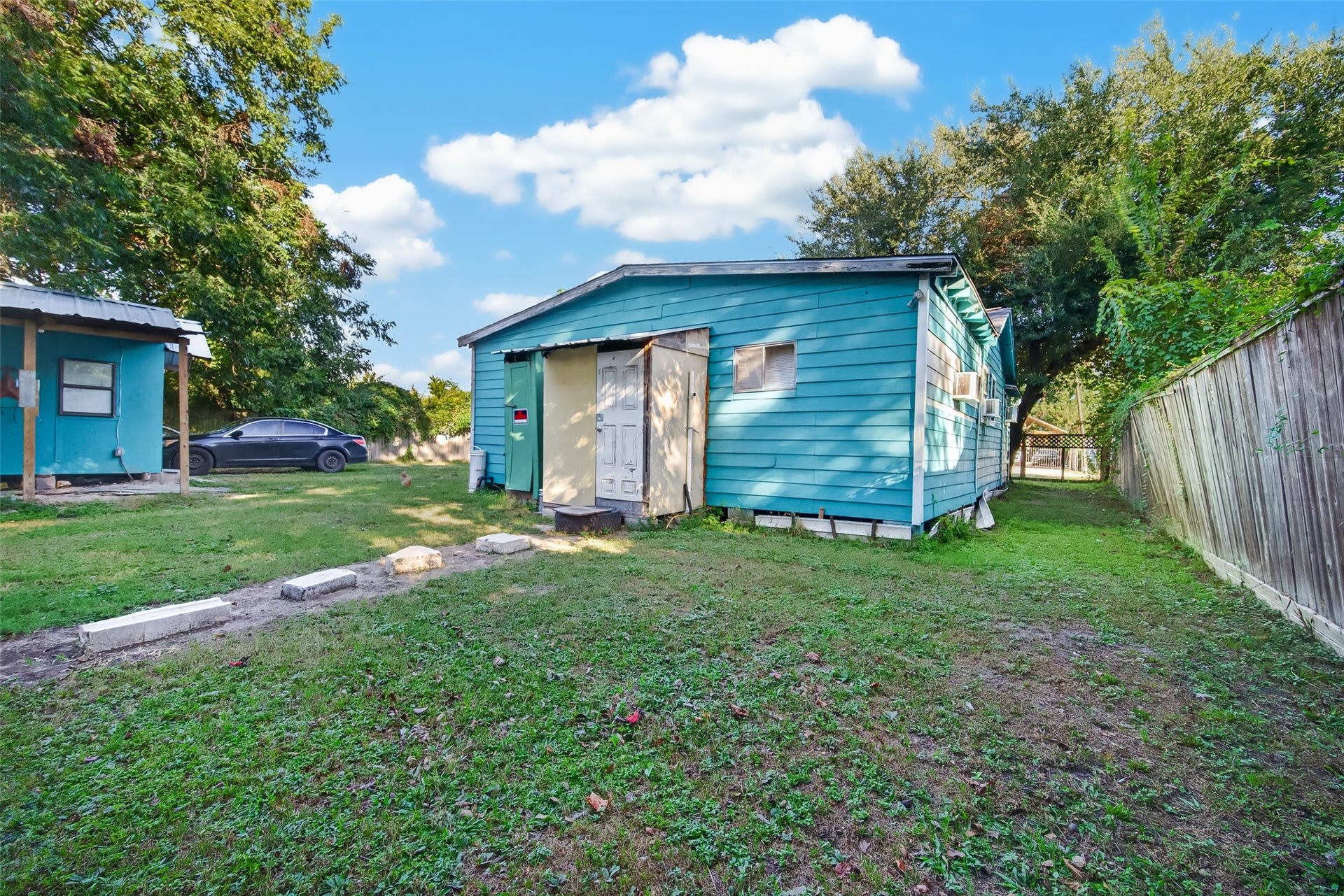 2506 Fairbanks Street, Houston, TX 77026 2506 Fairbanks Street, Houston, TX 77026