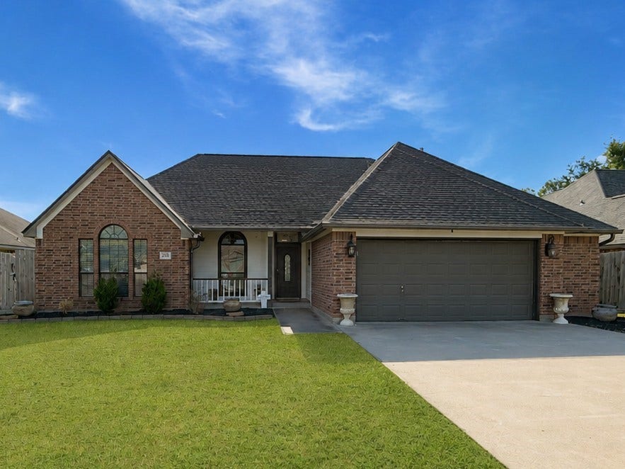 Property photo for 205 Madison Avenue, Clute, TX