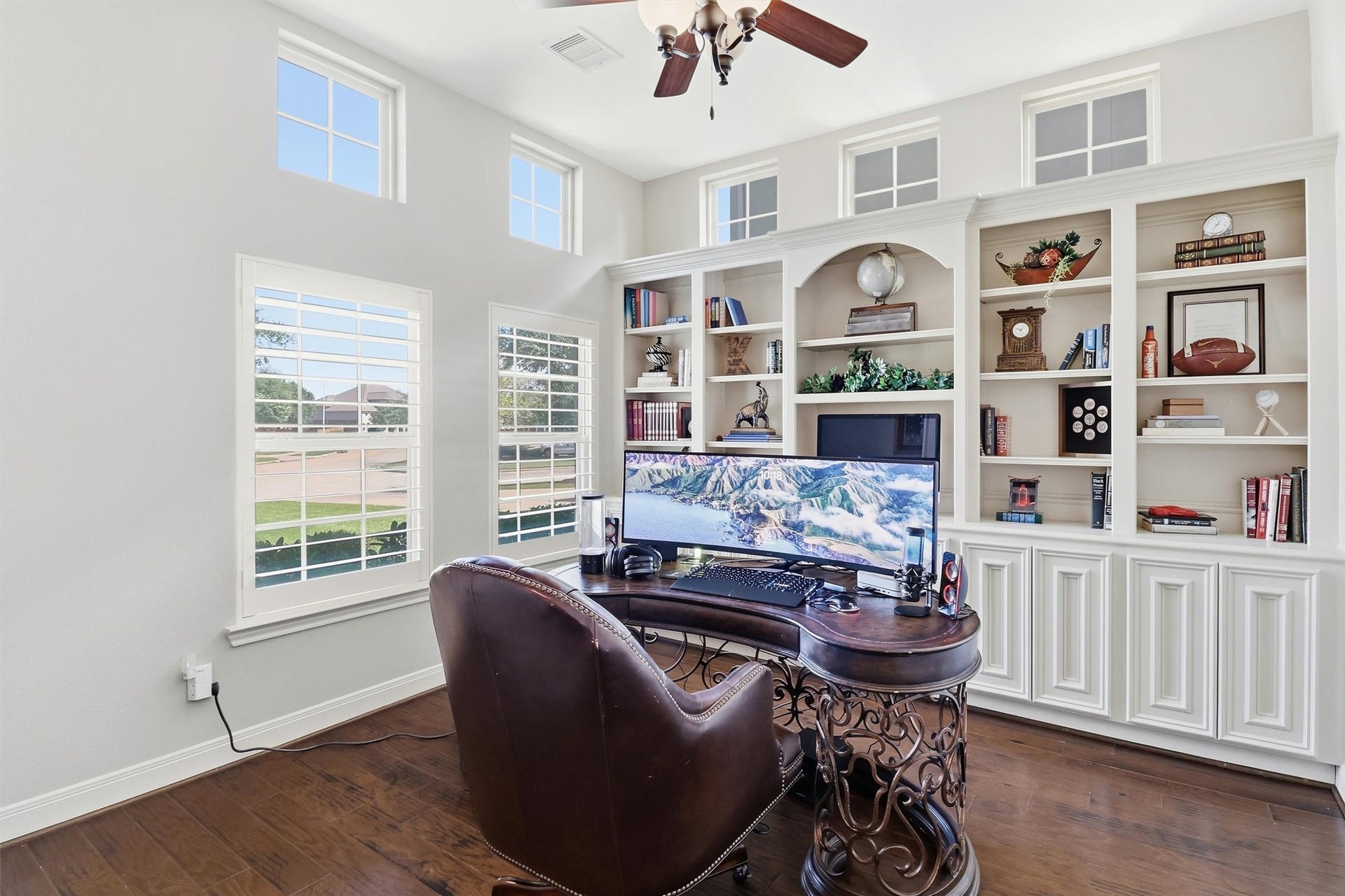 27114 Ashford Sky Lane, Katy, TX 77494 Work from home? This is the perfect space - bright and cheerful, with a lovely built-in bookcase offering excellent storage.