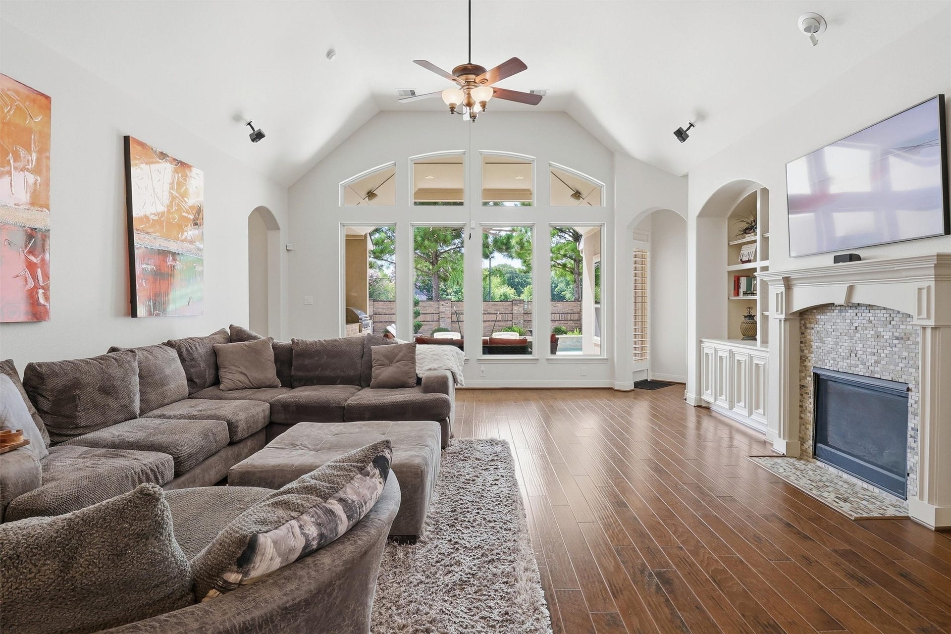 27114 Ashford Sky Lane, Katy, TX 77494 Cozy up to your beautiful gaslog fireplace on those chilly nights - or turn down the AC and enjoy any time of the year!