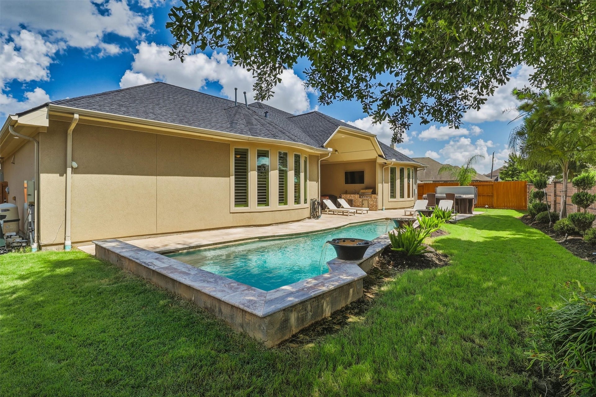 27114 Ashford Sky Lane, Katy, TX 77494 There is still green space behind the pool and on the side of the home in case you need more space for pets!