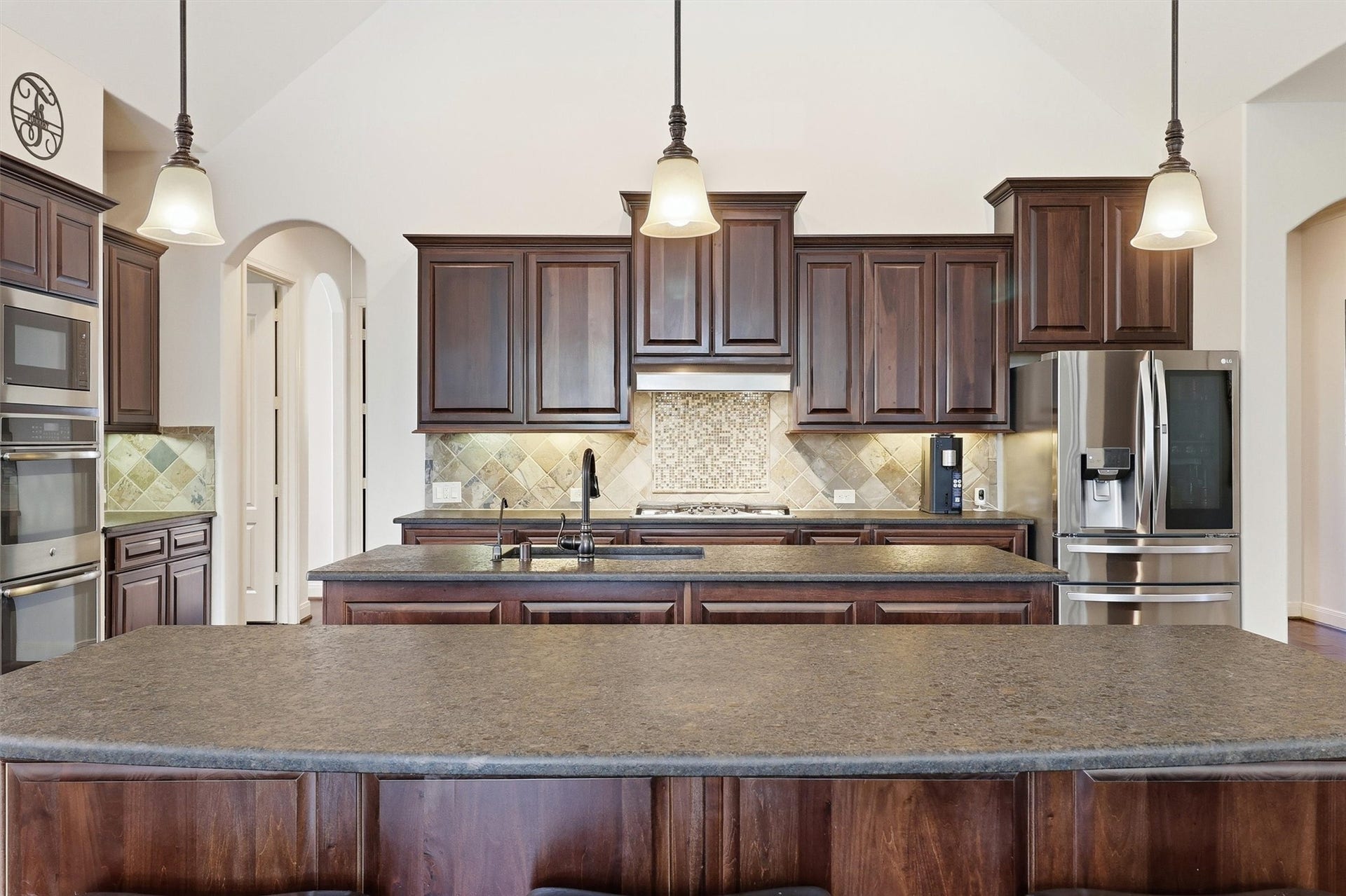27114 Ashford Sky Lane, Katy, TX 77494 The elegant, leather-finish granite is unique and absolutely stunning.