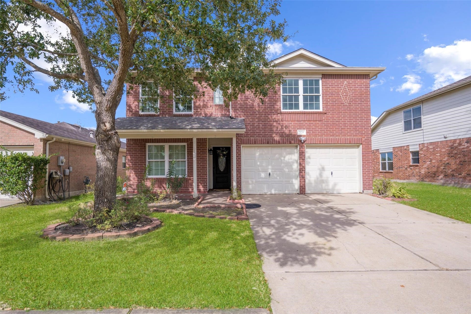 21314 Somerset Park Lane, Katy, TX 77450 Welcome home to 21314 Somerset Park Lane! This gorgeous two-story home has an IDEAL CINCO RANCH location and is zoned to TOP KATY ISD SCHOOLS! *grass virtually staged