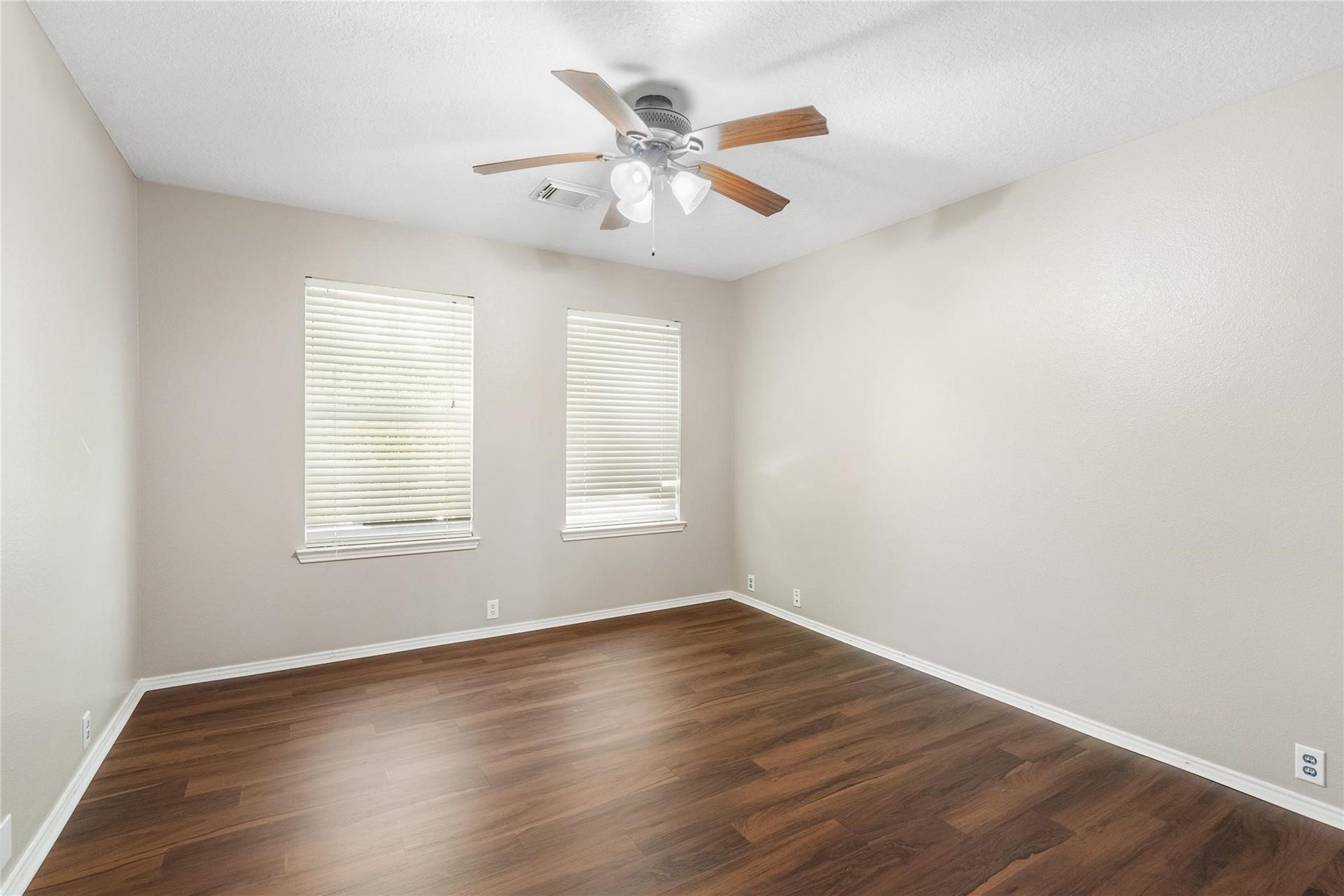 21314 Somerset Park Lane, Katy, TX 77450 There are 3 secondary windows, and each one has bright and neutral paint, and windows that invite natural light to flow in.
