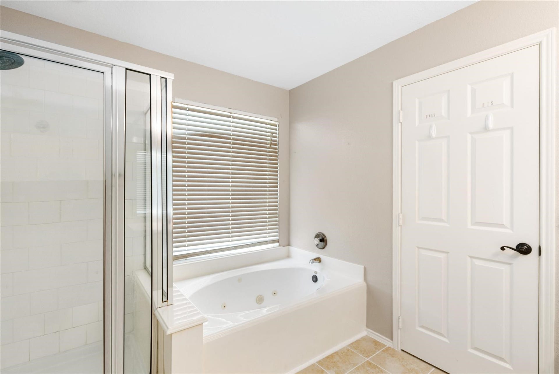 21314 Somerset Park Lane, Katy, TX 77450 Melt your worries away in an oversized soaking tub!