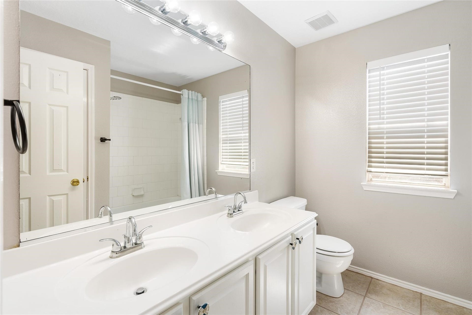 21314 Somerset Park Lane, Katy, TX 77450 The secondary bathroom is conveniently located next to the bedrooms, and has a dual vanity with plenty of storage space.