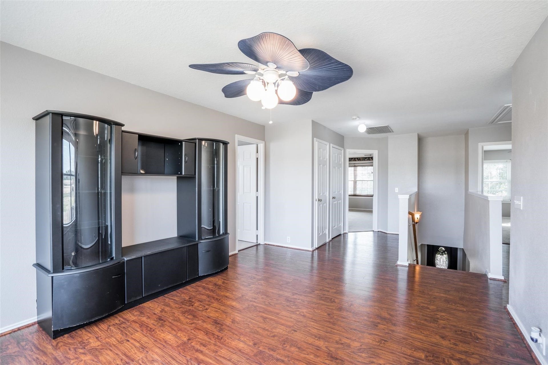 21314 Somerset Park Lane, Katy, TX 77450 The second floor has a flex space for an extra entertainment area. This is a great area to relax, or enjoy watching movies with loved ones.