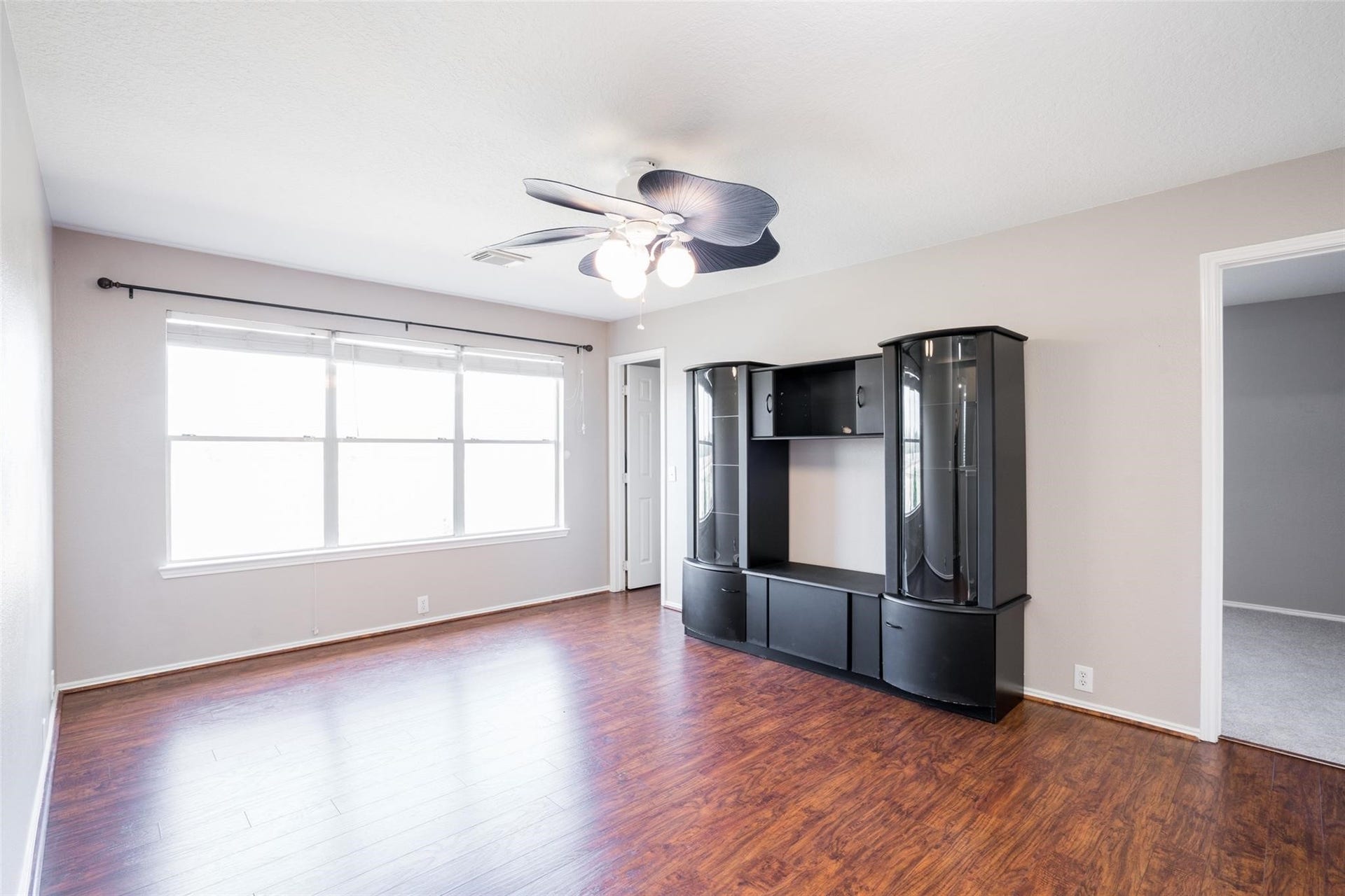 21314 Somerset Park Lane, Katy, TX 77450 As soon as you enter the second floor, you are greeted by a secondary living space that could be a game room, fitness center, or additional work area.