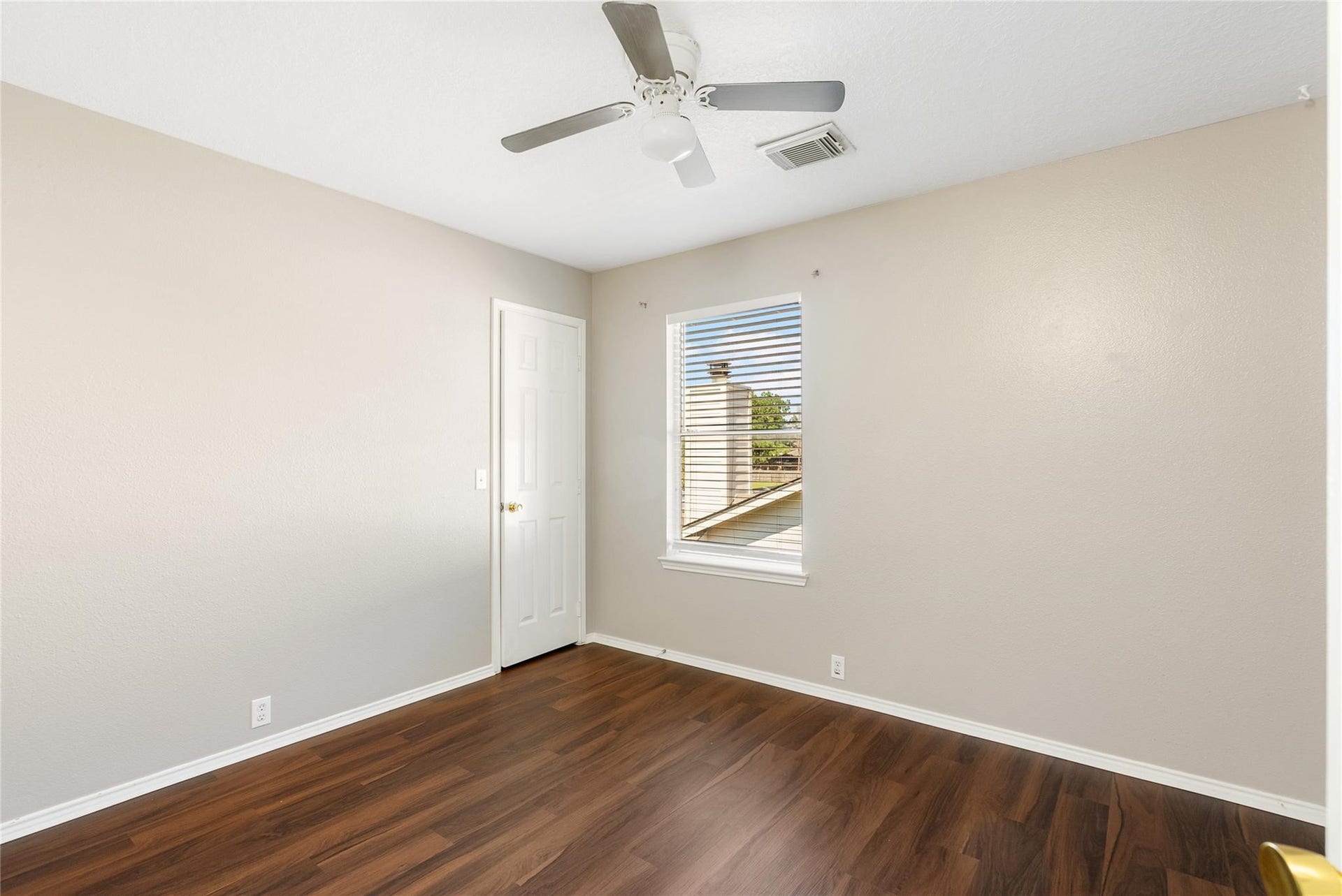 21314 Somerset Park Lane, Katy, TX 77450 Sleek wood-look floors flow through each bedroom!