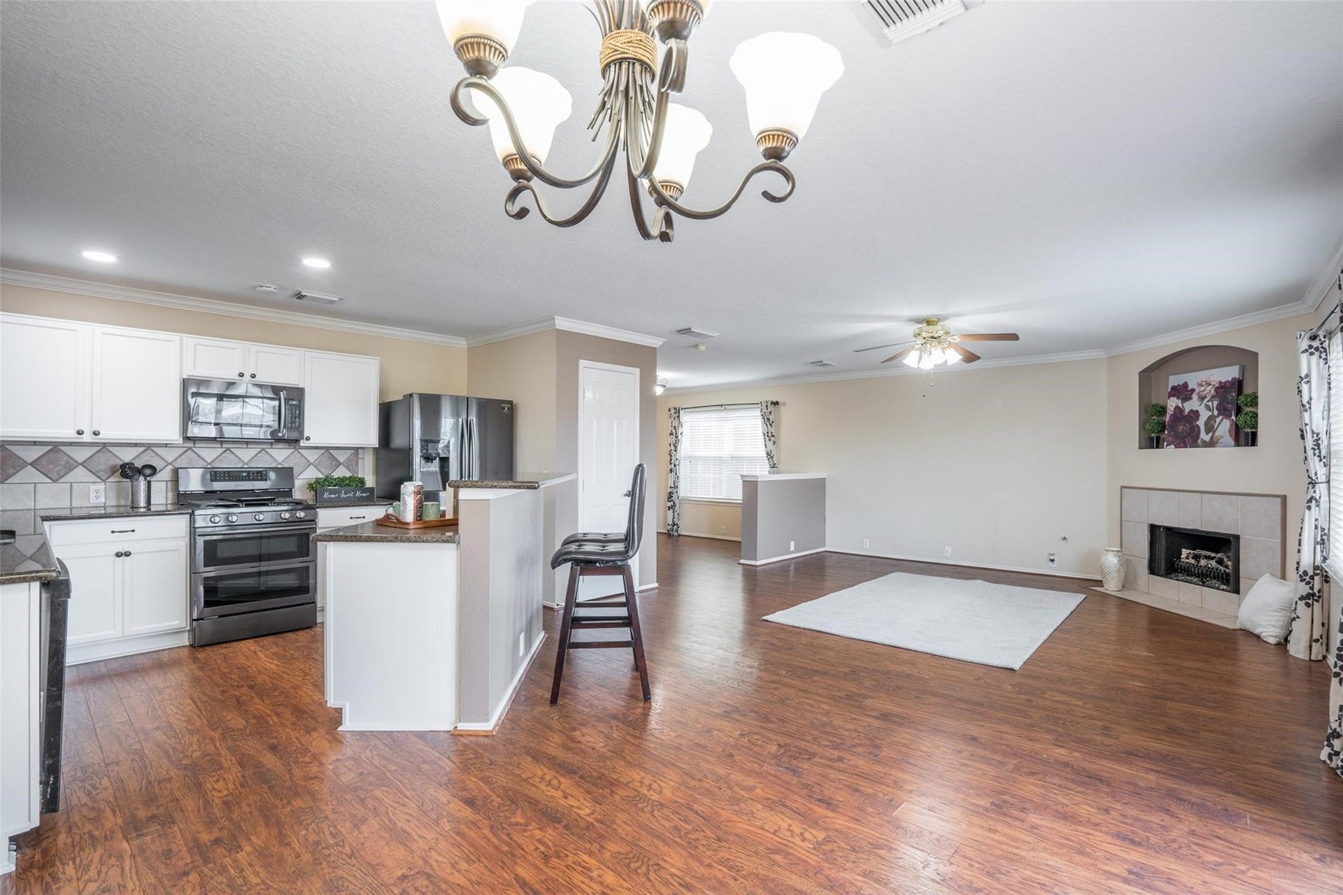 21314 Somerset Park Lane, Katy, TX 77450 Imagine the memories you will make in this wonderful gathering space! With this spacious floor plan, everyone has room to enjoy!