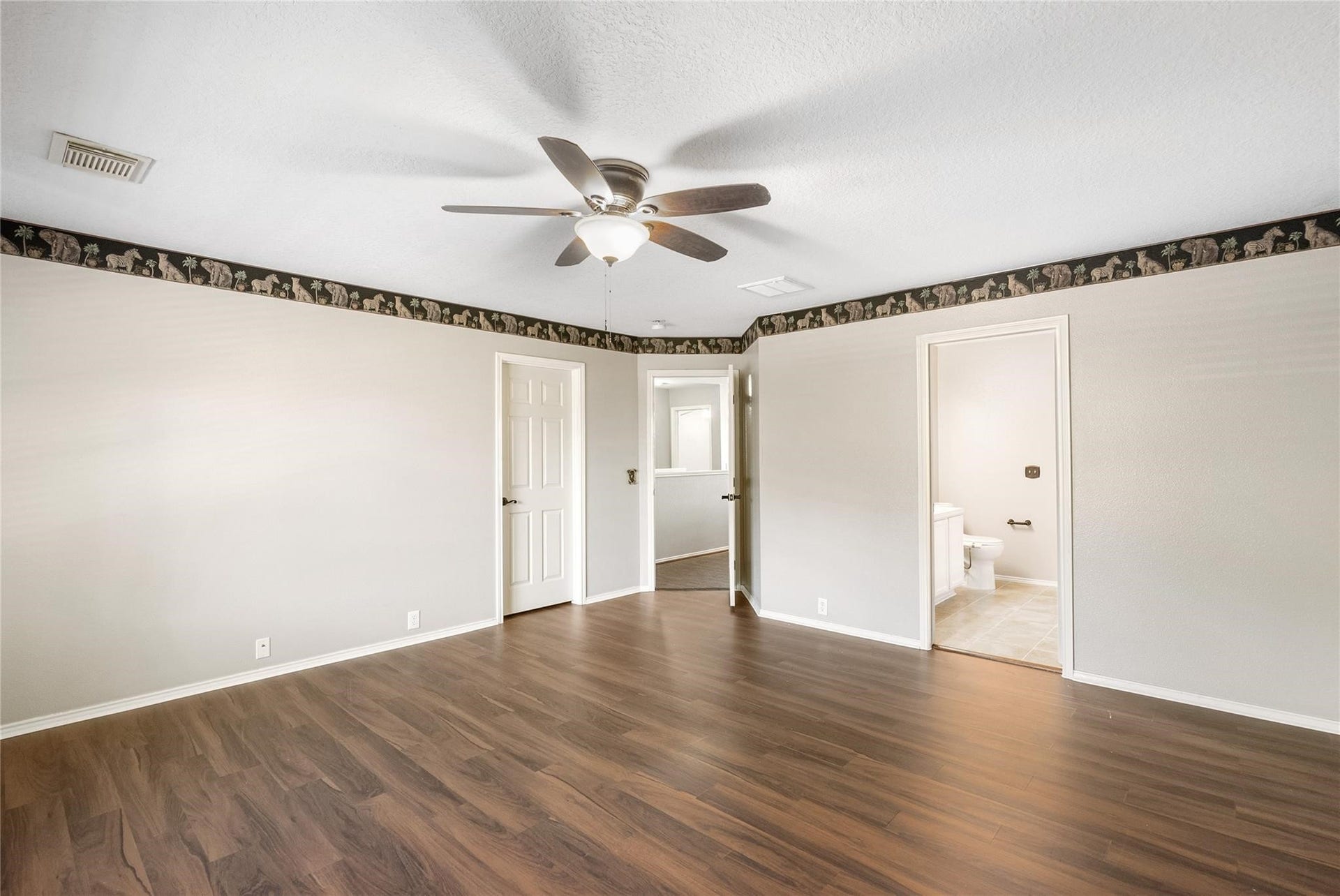 21314 Somerset Park Lane, Katy, TX 77450 There is plenty of space for your personal items in this enormous primary bedroom.