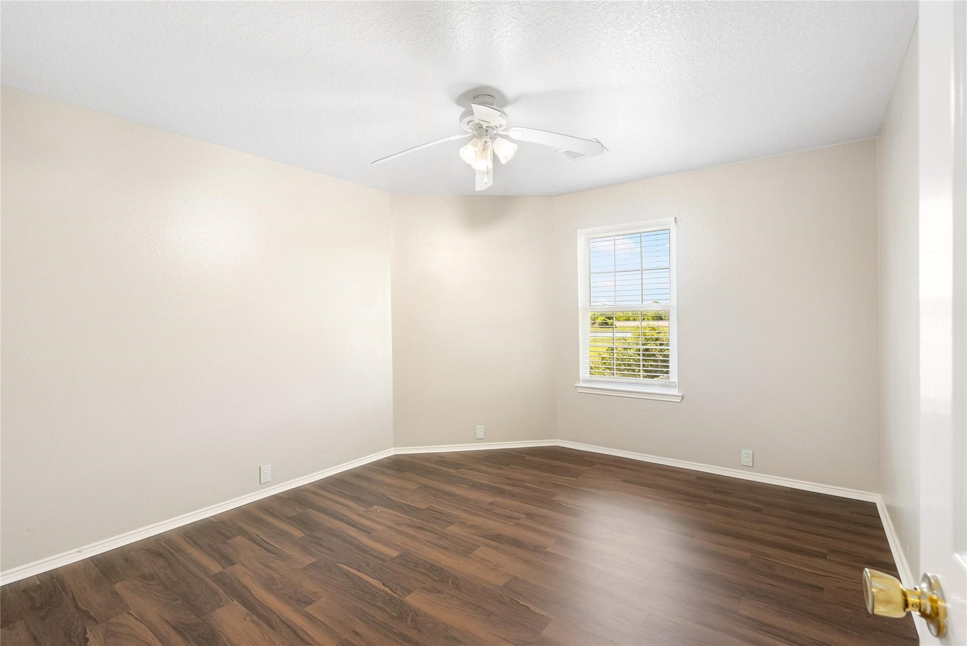 21314 Somerset Park Lane, Katy, TX 77450 Bright and airy, each secondary bedroom also has a ceiling fan!
