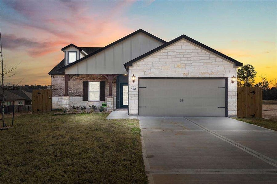 Property photo for 2507 Canyon Crown Court, Conroe, TX