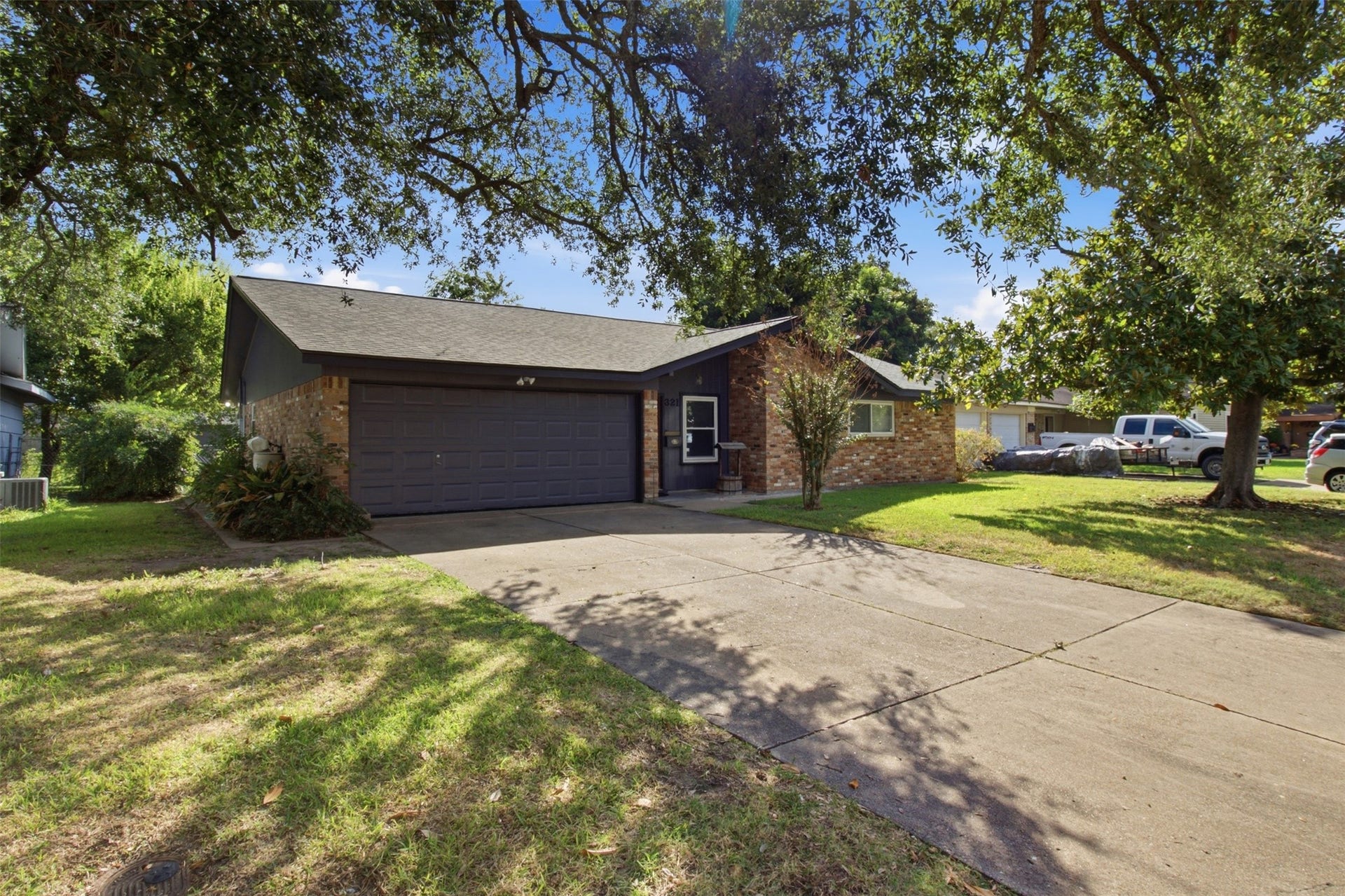 321 Chestnut Street, Lake Jackson, TX 77566