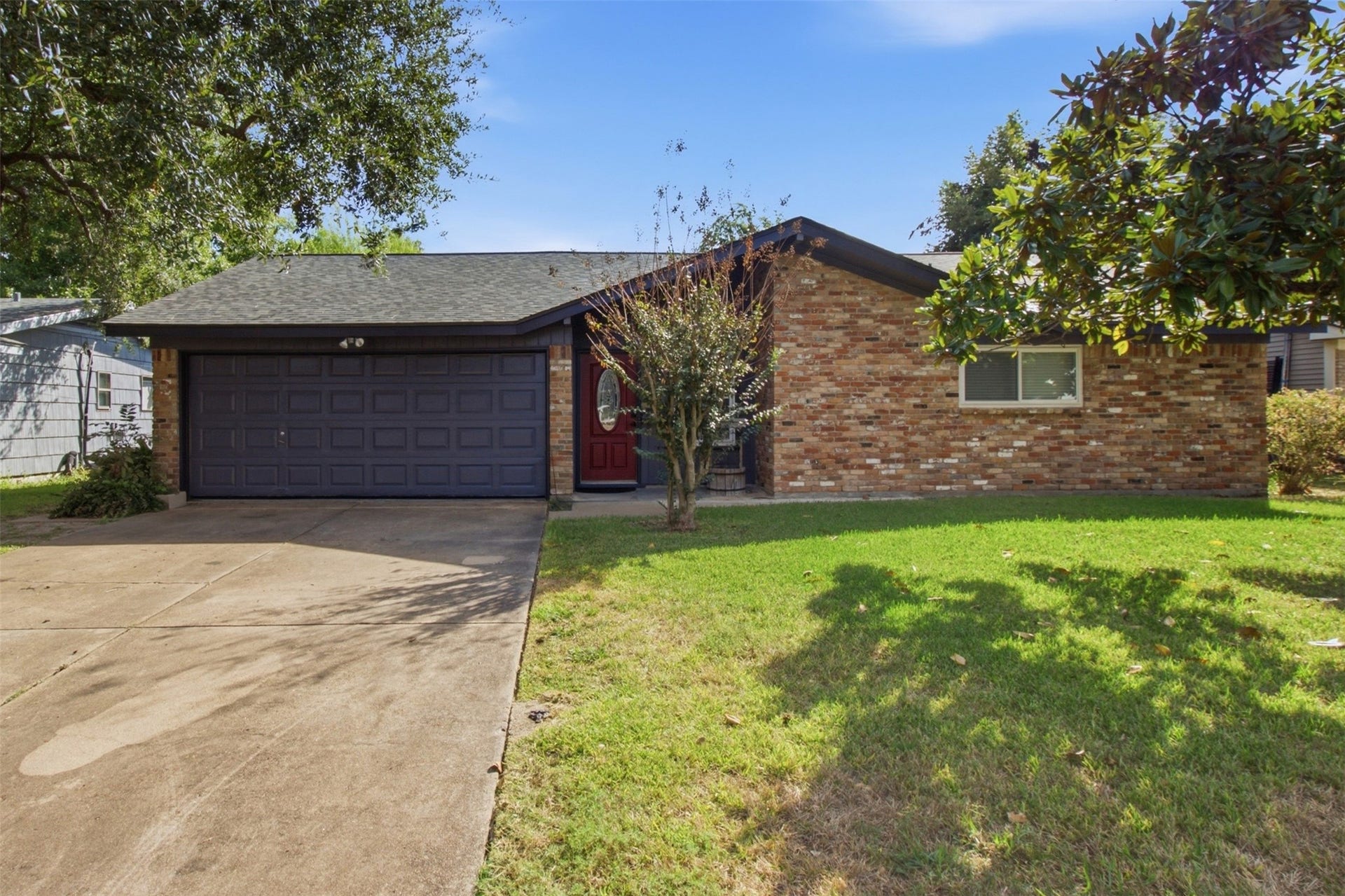 321 Chestnut Street, Lake Jackson, TX 77566