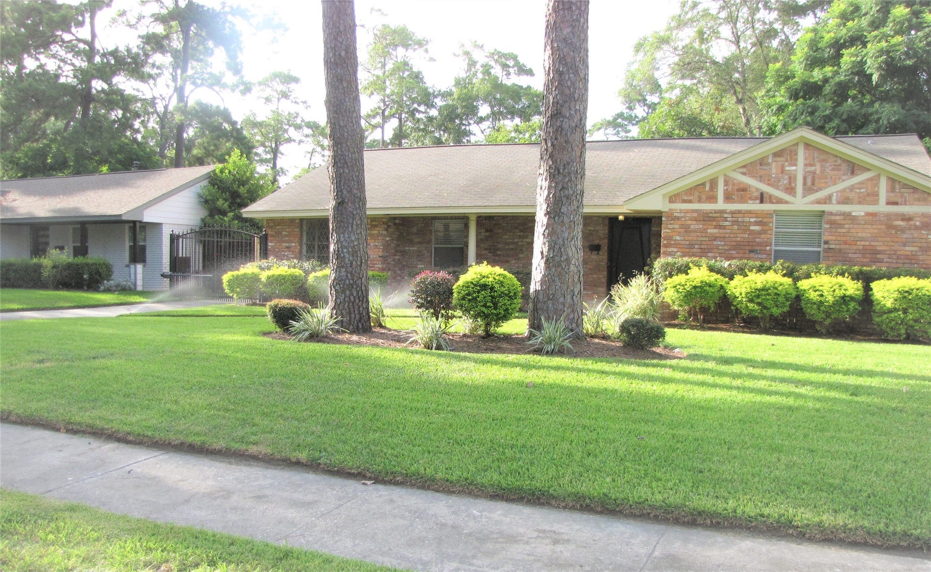 10014 Cedardale Drive, Houston, TX 77055 Welcome home!