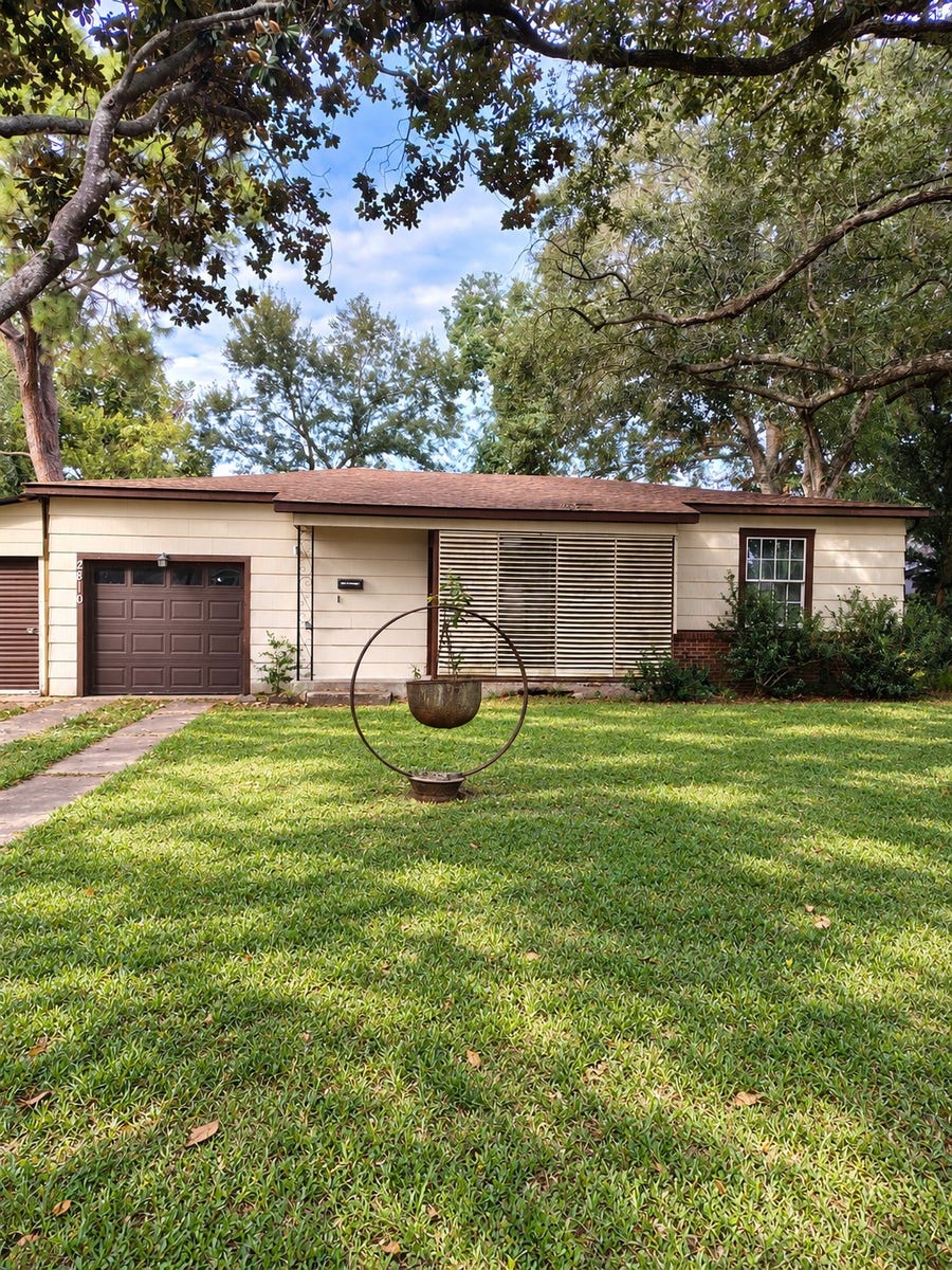 Property photo for 2810 N Houston Drive, La Marque, TX