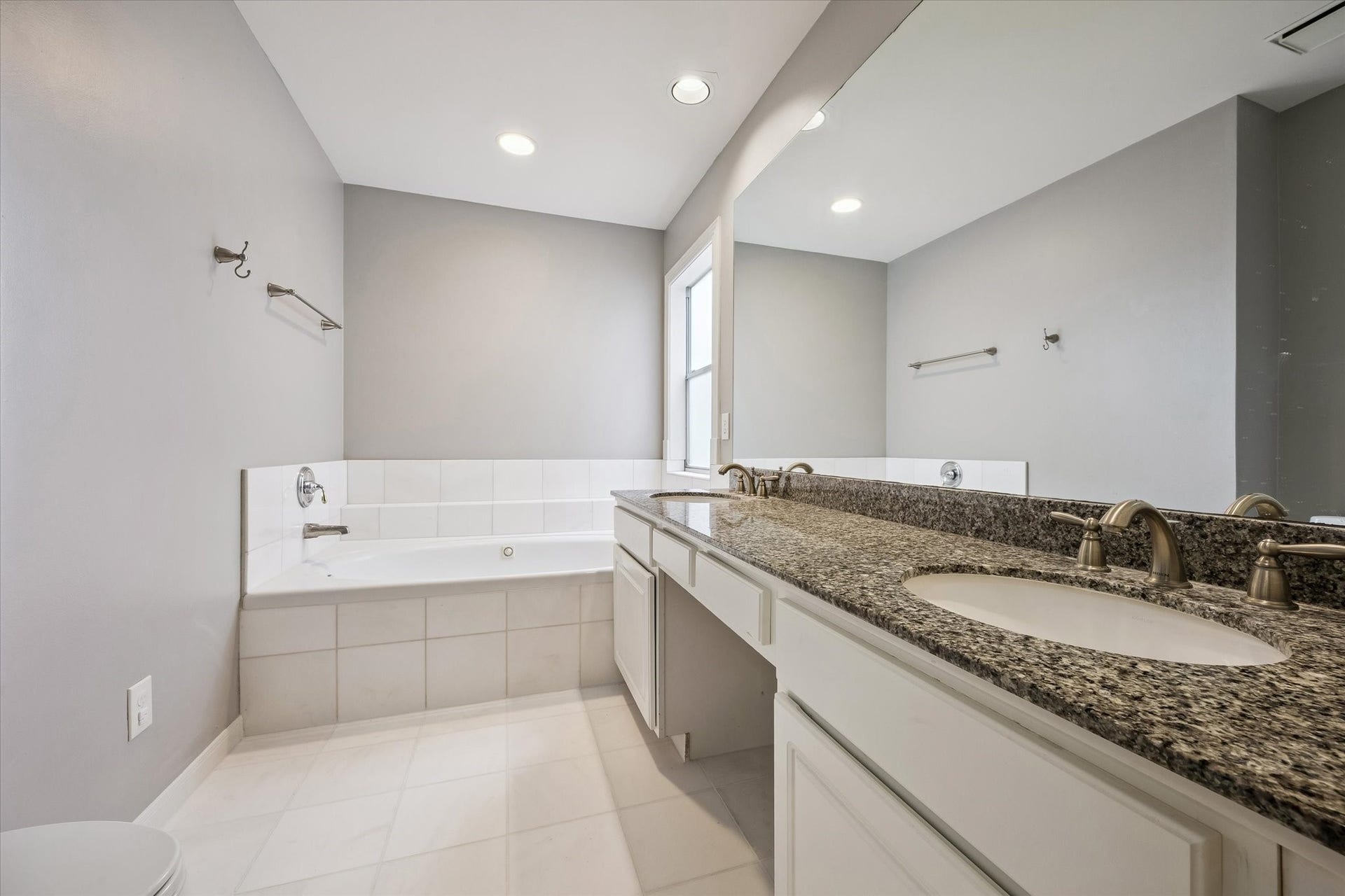 6012 Kirby Drive, West University Place, TX 77005 6012 Kirby Drive, West University Place, TX 77005