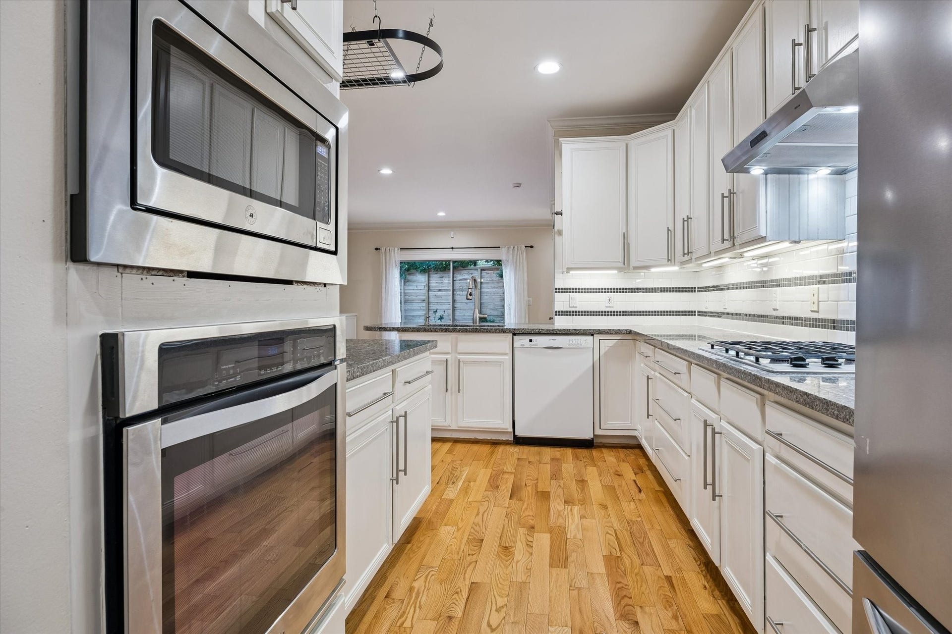 6012 Kirby Drive, West University Place, TX 77005 6012 Kirby Drive, West University Place, TX 77005