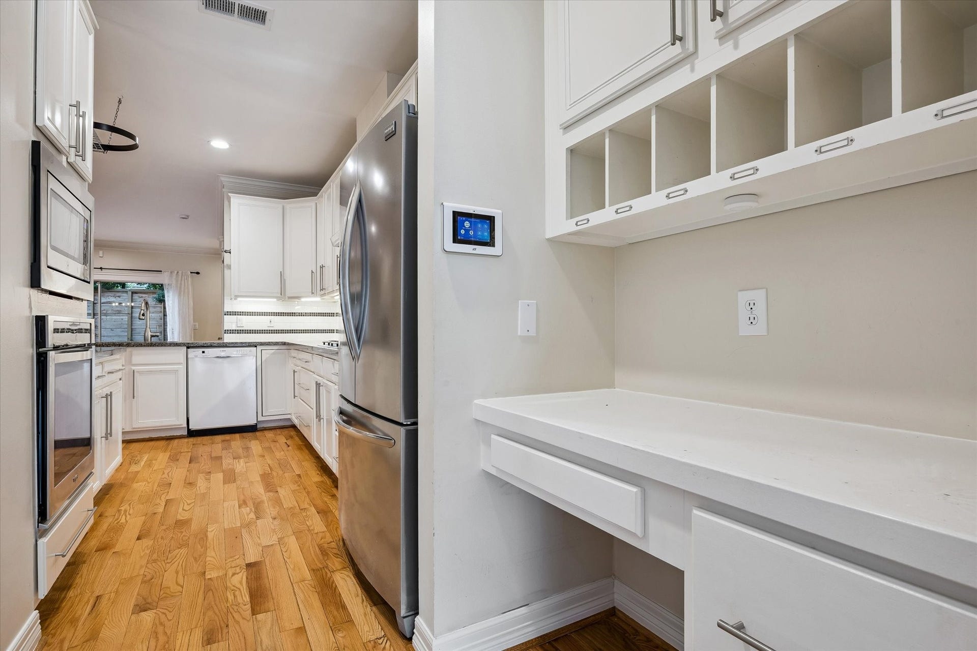 6012 Kirby Drive, West University Place, TX 77005 6012 Kirby Drive, West University Place, TX 77005