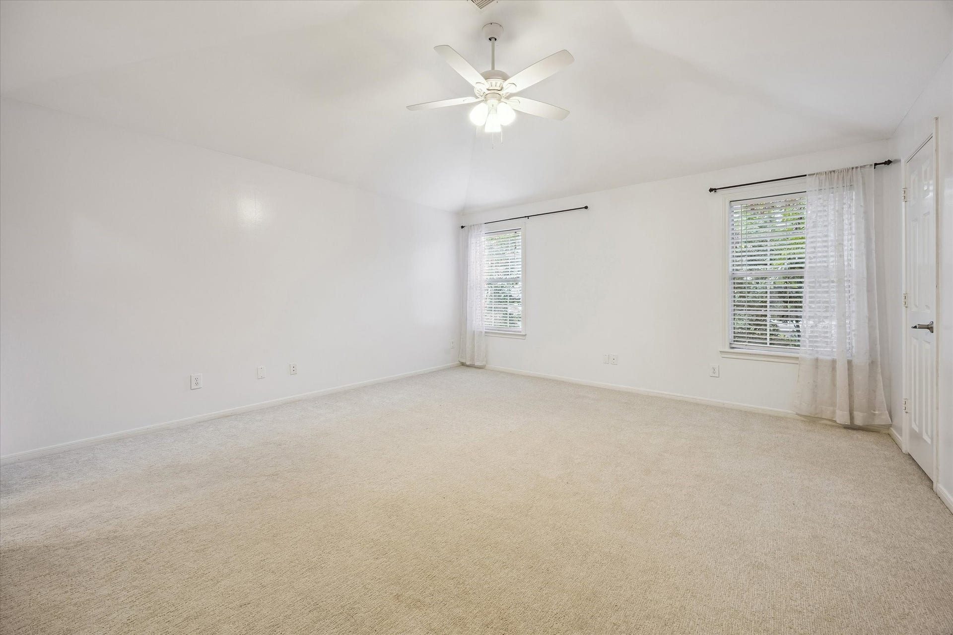 6012 Kirby Drive, West University Place, TX 77005 6012 Kirby Drive, West University Place, TX 77005