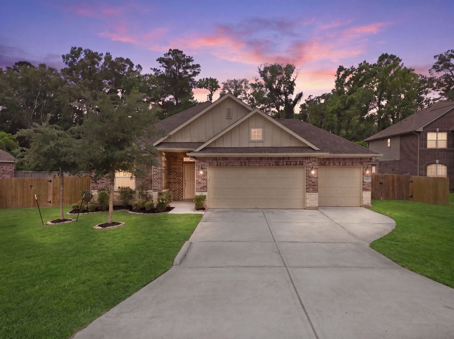 Property photo for 632 W Linnwood Drive, Woodbranch, TX