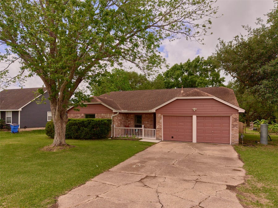 Property photo for 3979 County Road 962b, Alvin, TX