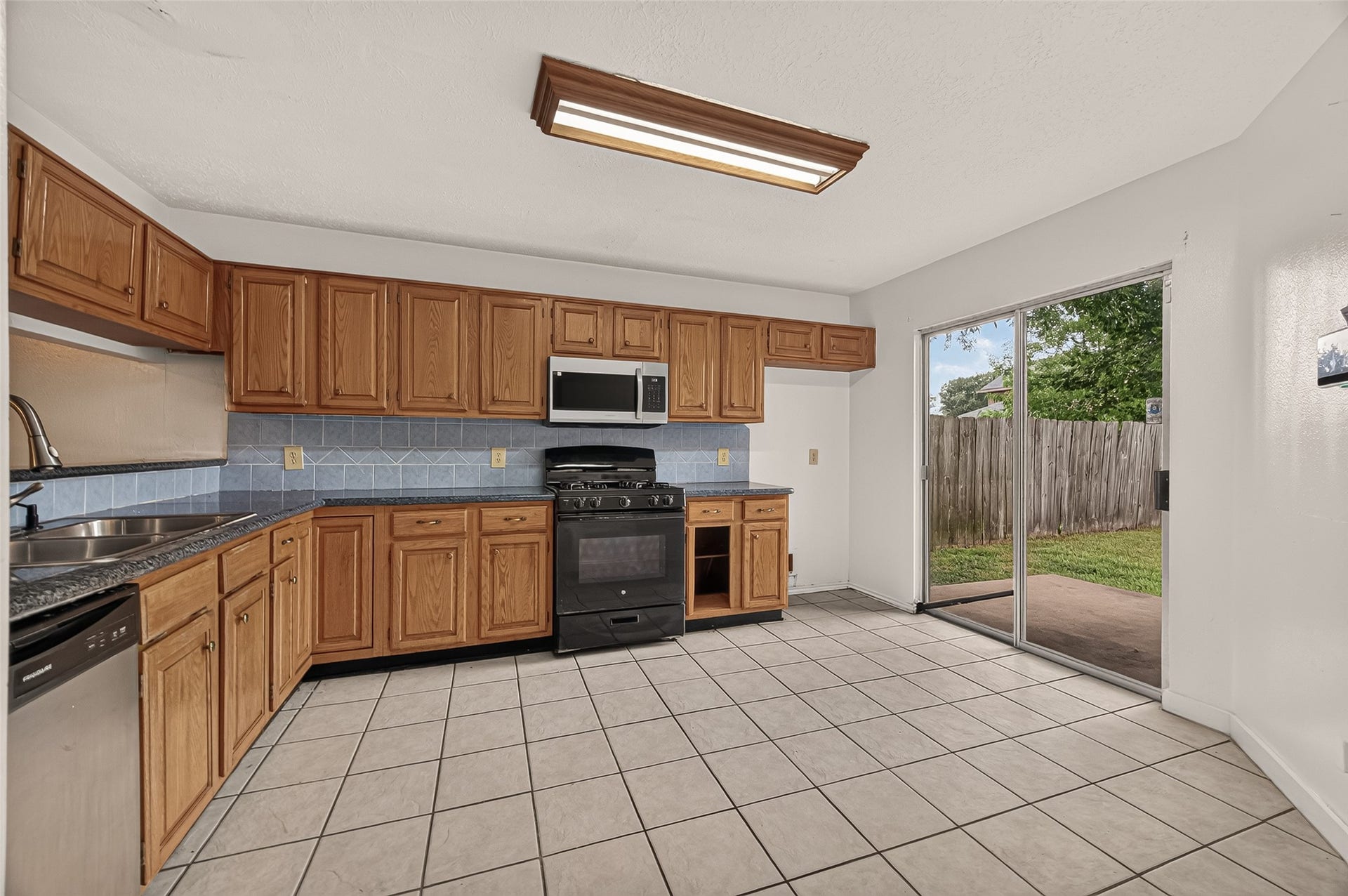 810 Derby Lane, Missouri City, TX 77489 810 Derby Lane, Missouri City, TX 77489
