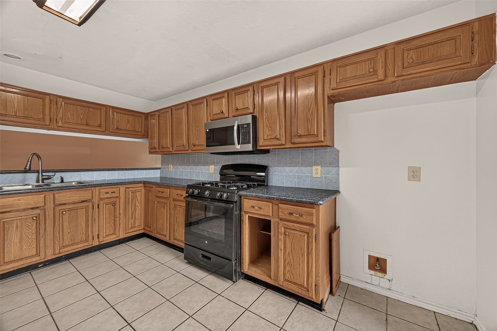 810 Derby Lane, Missouri City, TX 77489 810 Derby Lane, Missouri City, TX 77489