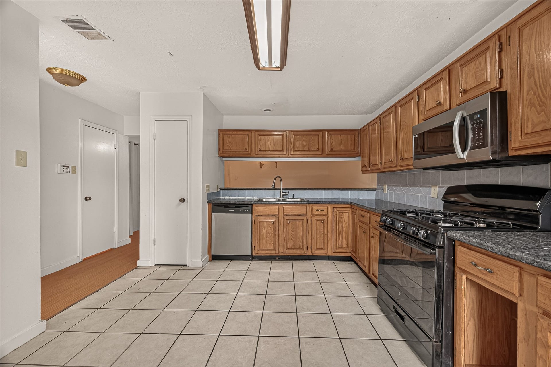 810 Derby Lane, Missouri City, TX 77489 810 Derby Lane, Missouri City, TX 77489