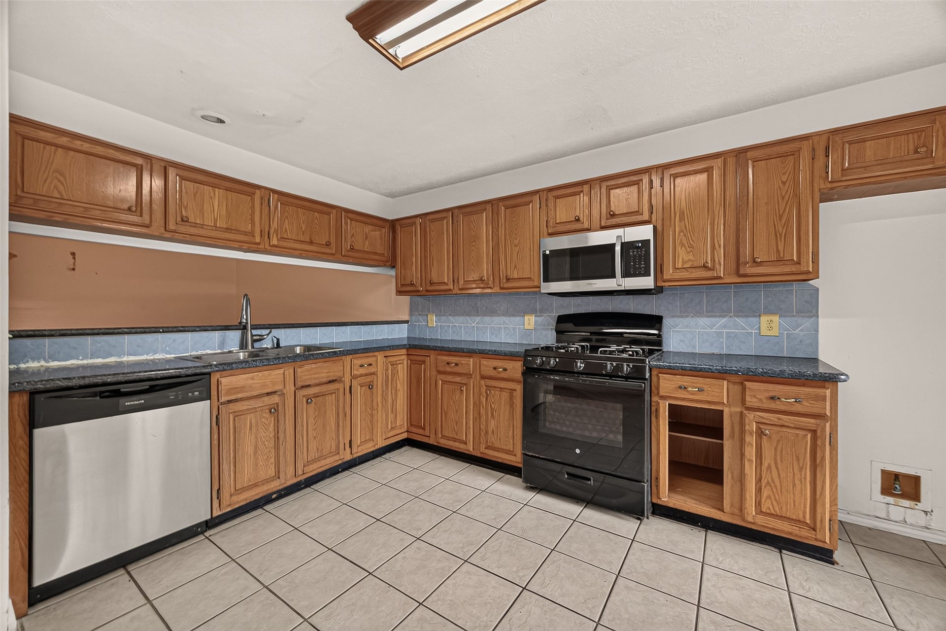 810 Derby Lane, Missouri City, TX 77489 810 Derby Lane, Missouri City, TX 77489