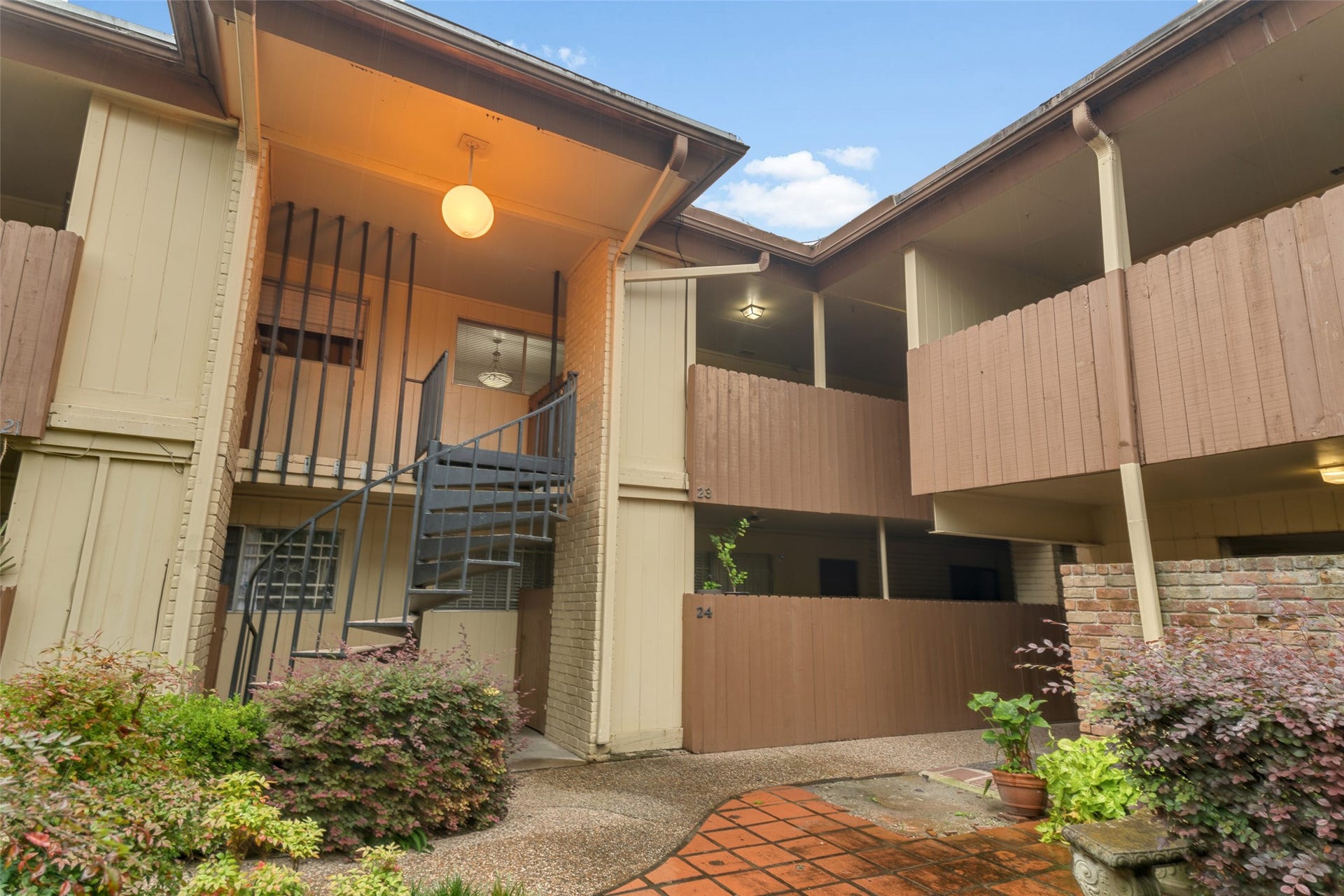 7714 Renwick Drive, #23, Houston, TX 77081