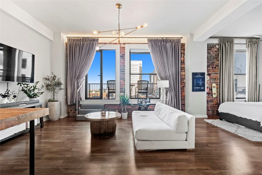 Property photo for 915 Franklin Street, #8J, Houston, TX