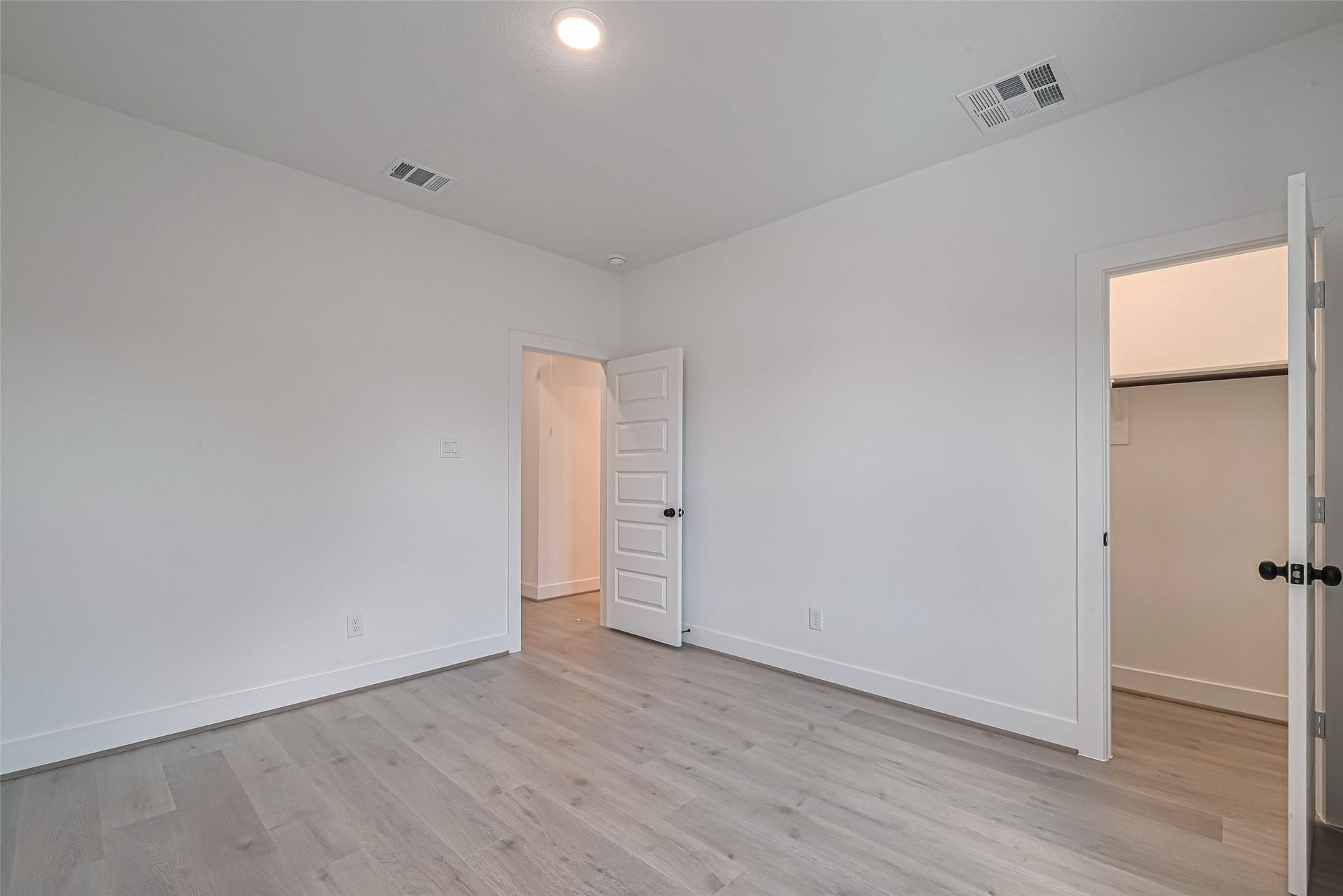 1350 W 24th Street, Houston, TX 77008 Another view of the bedroom highlighting the spacious layout and easy access to the hallway.