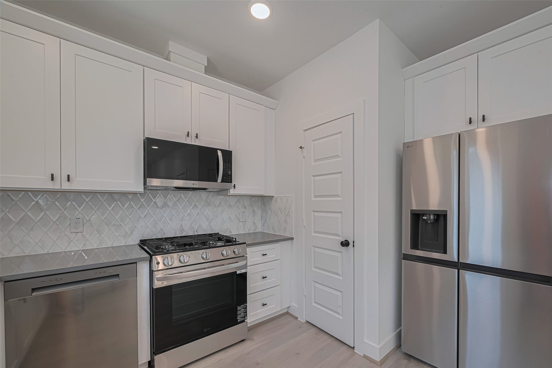 1350 W 24th Street, Houston, TX 77008 Another view of the kitchen highlighting the modern finishes and functional layout.