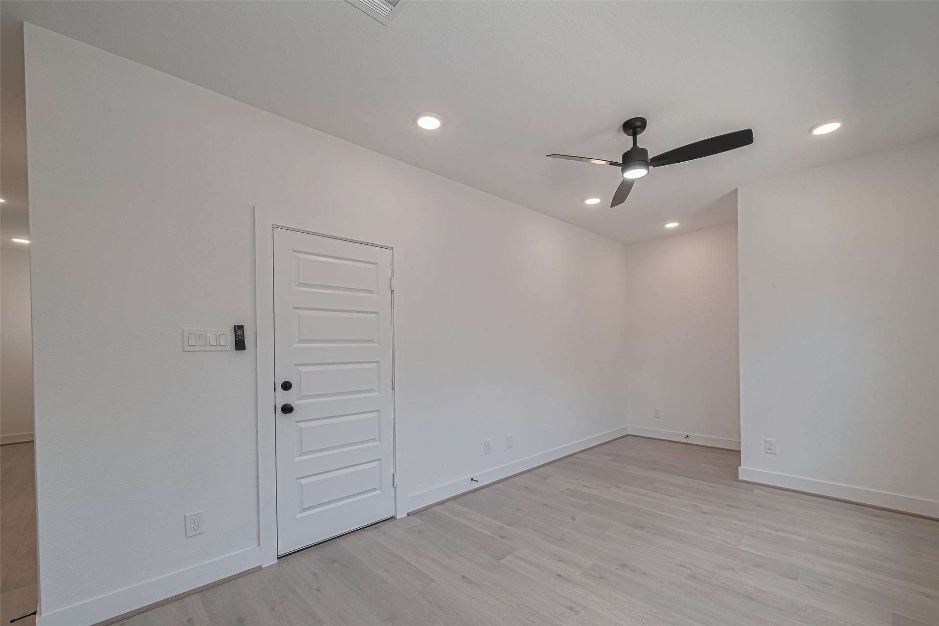 1350 W 24th Street, Houston, TX 77008 Another view of the living area highlighting the open layout and ceiling fan.