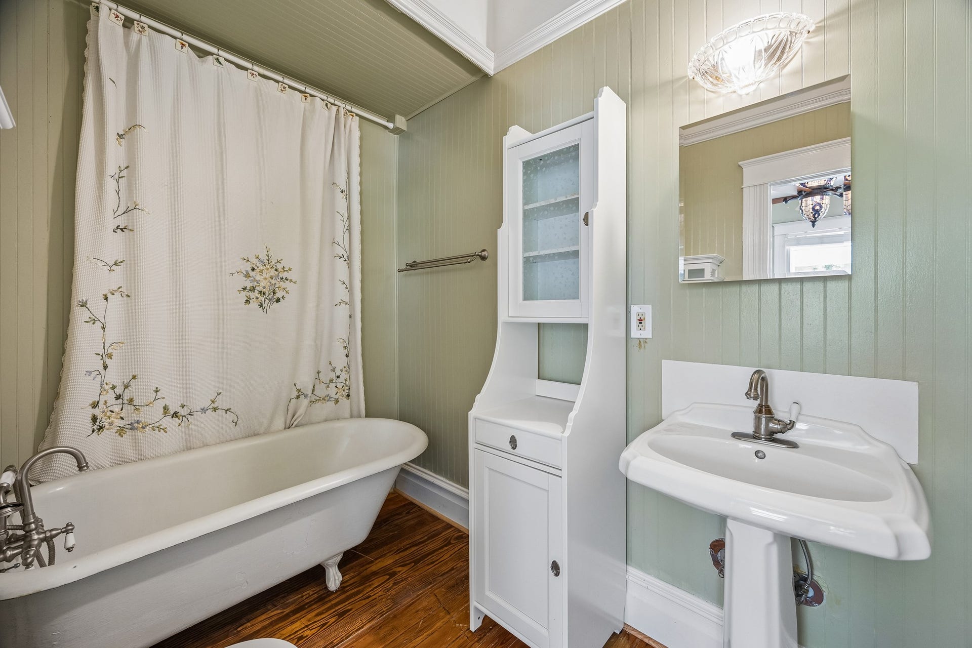 1301 Rutland Street, Houston, TX 77008 1301 Rutland Street, Houston, TX 77008