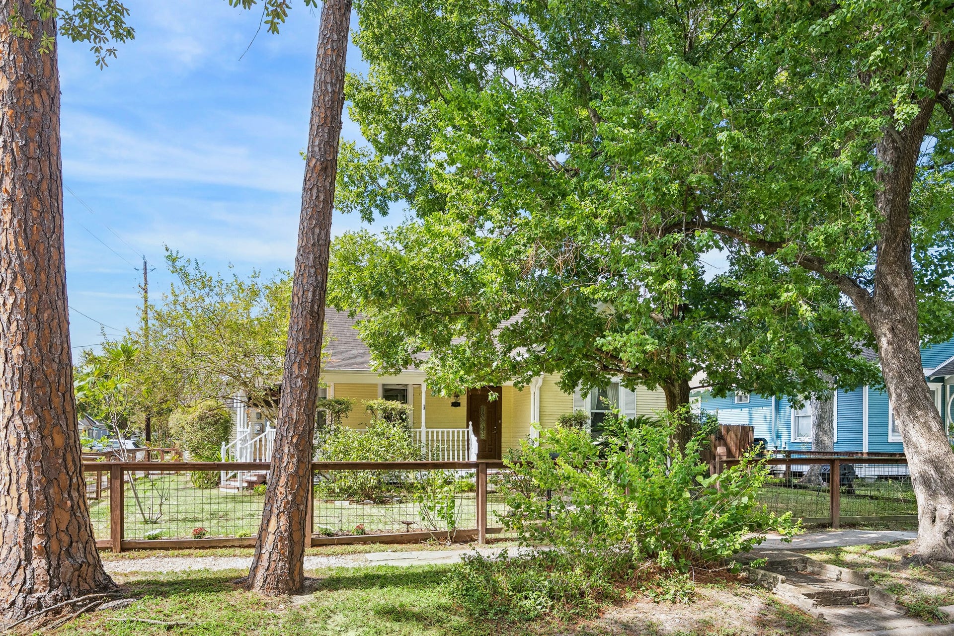 1301 Rutland Street, Houston, TX 77008 1301 Rutland Street, Houston, TX 77008