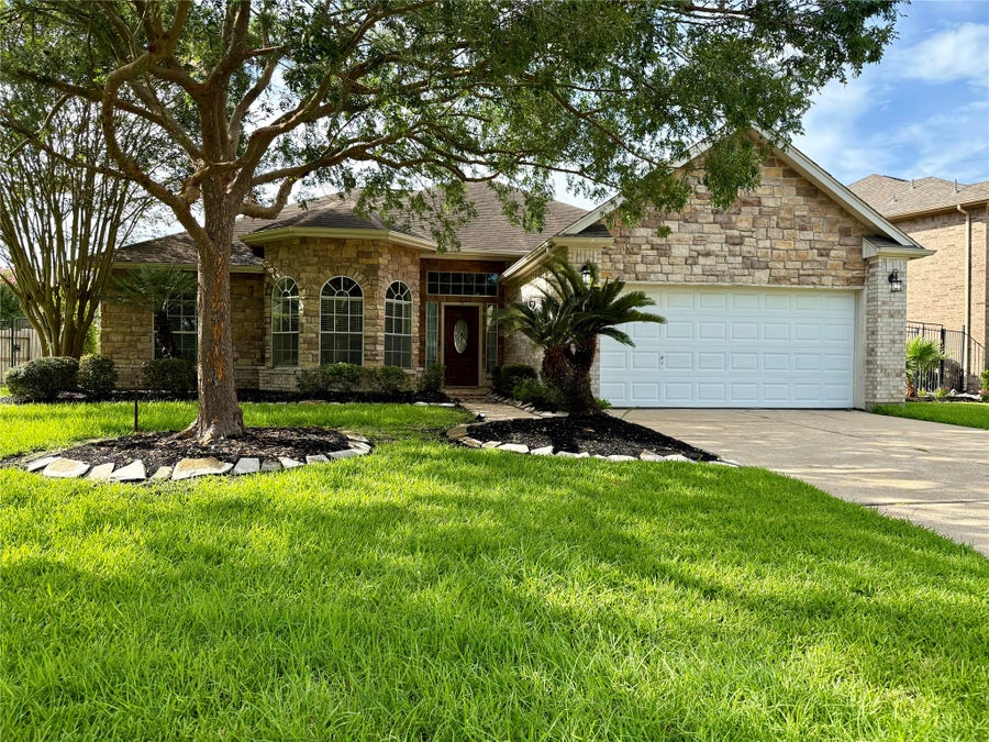 Property photo for 3221 River Birch Drive, Pearland, TX