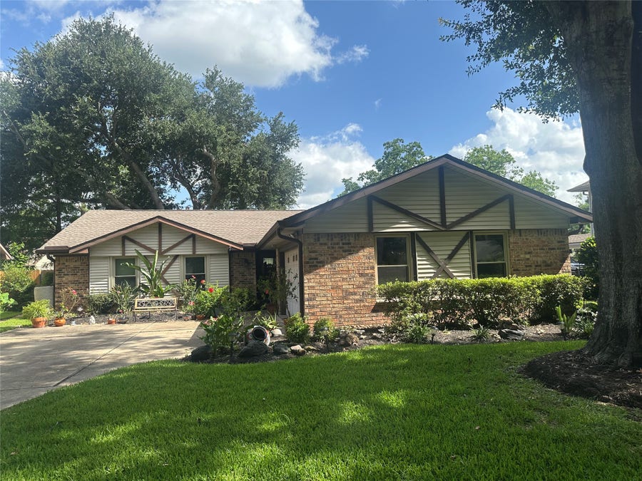 Property photo for 15715 Mill Point Drive, Houston, TX
