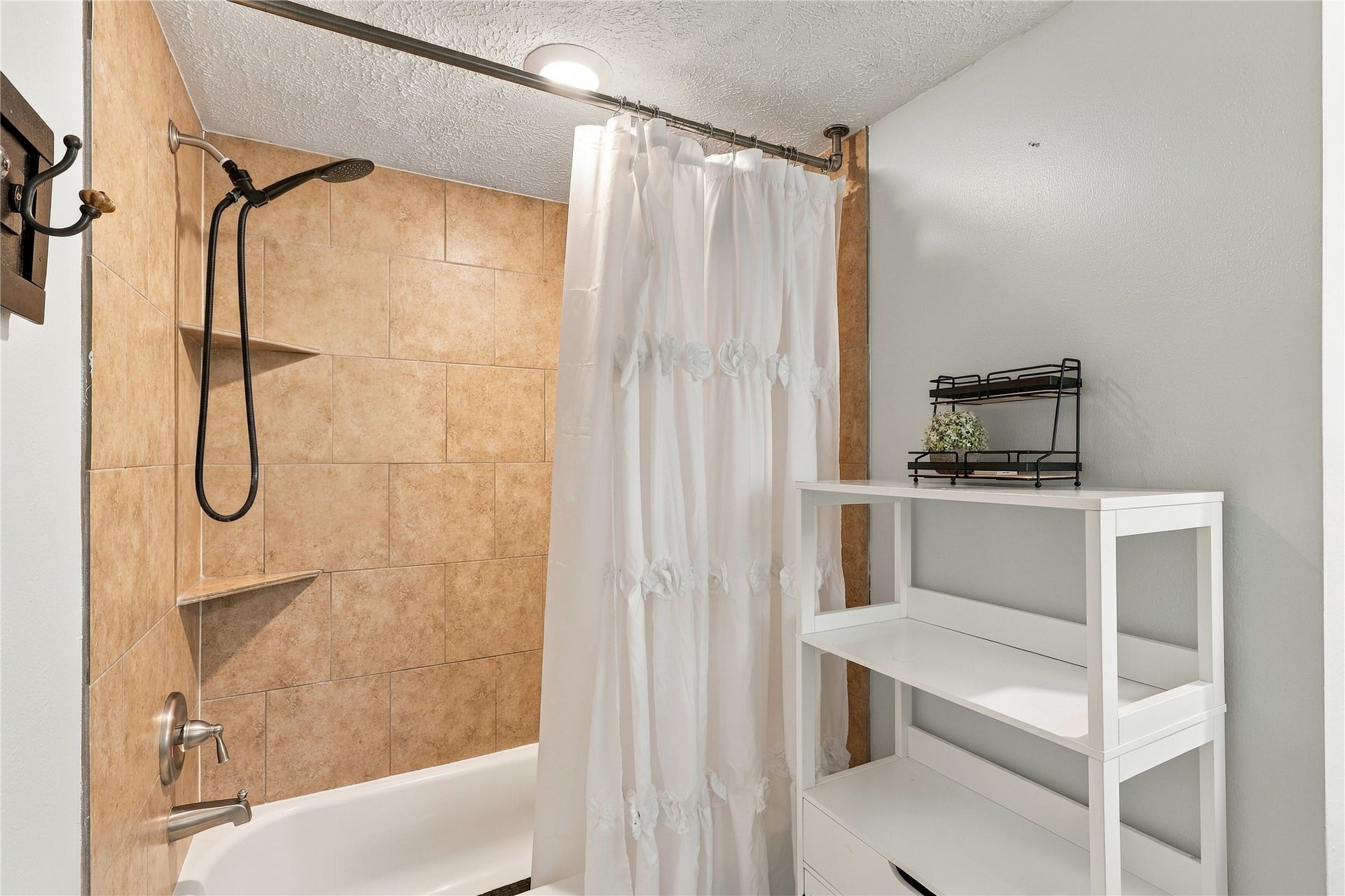 9879 Stone Ranch Boulevard, Montgomery, TX 77316 Bathroom Guest House