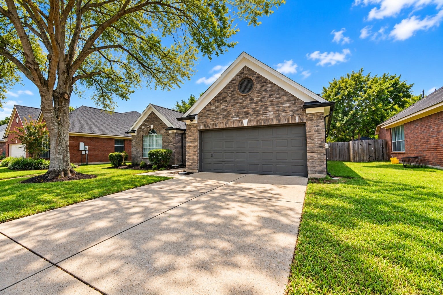 2922 Veva Drive, Pearland, TX 77584