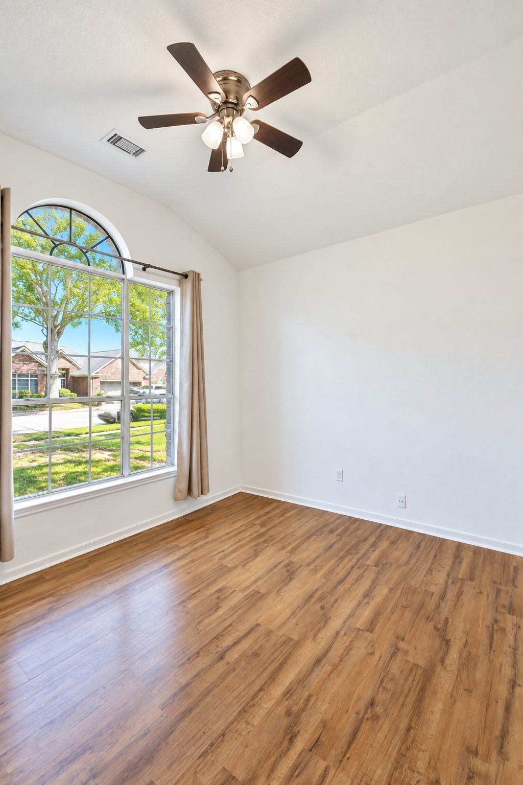 2922 Veva Drive, Pearland, TX 77584