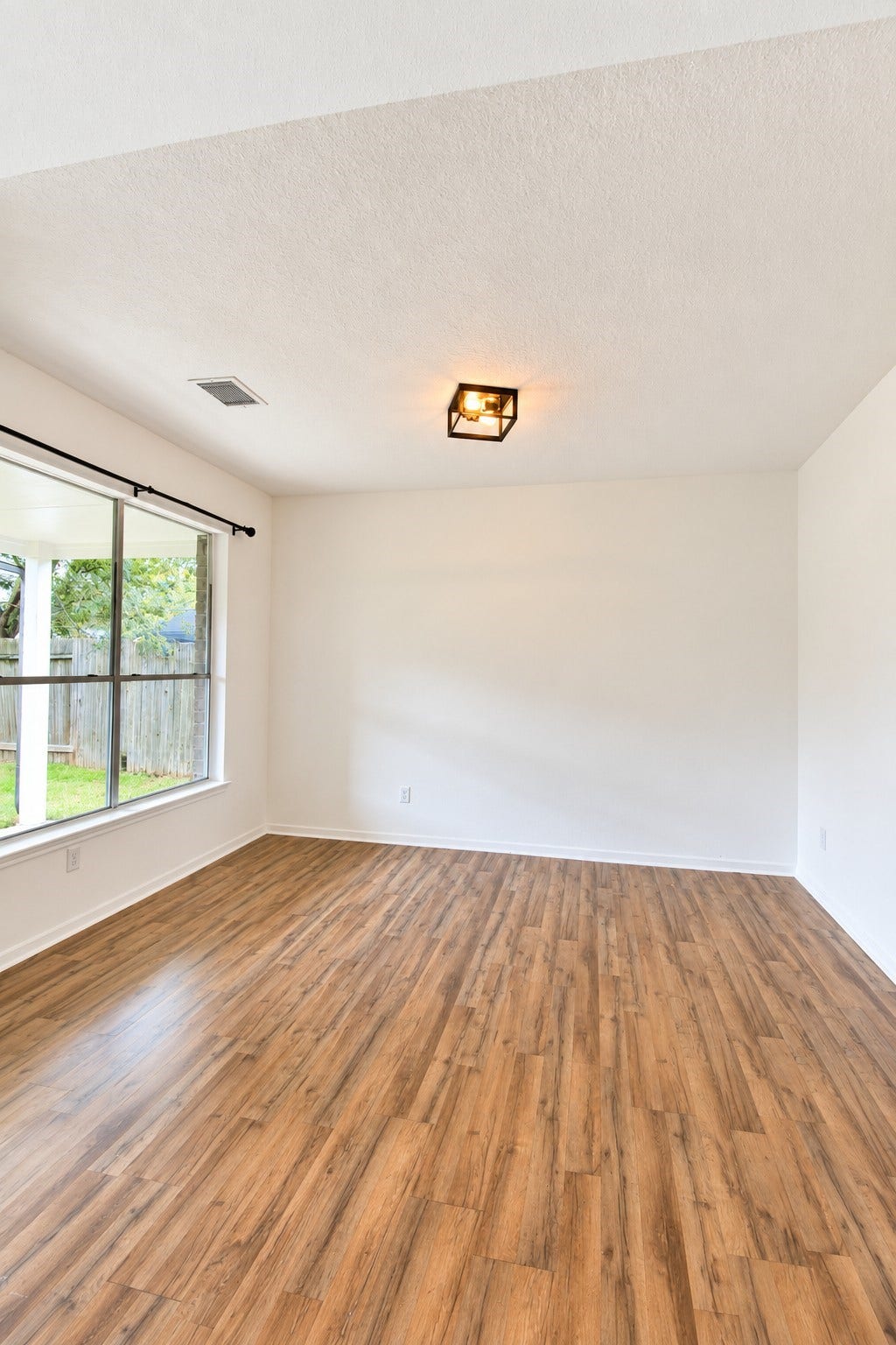 2922 Veva Drive, Pearland, TX 77584
