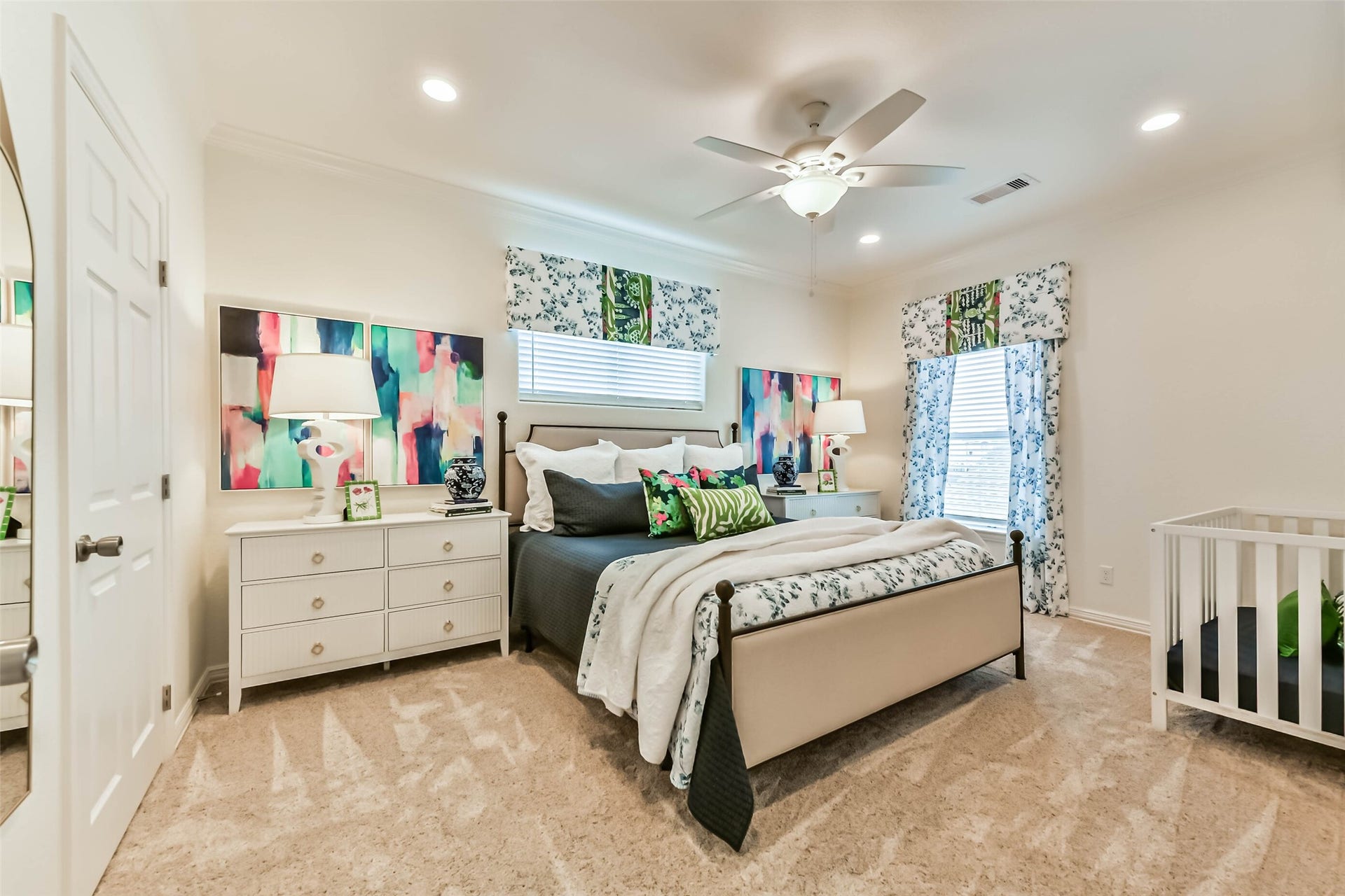 429 Jeanie Lynne Circle, Tiki Island, TX 77554 Bright and welcoming space for family and visiting friends.