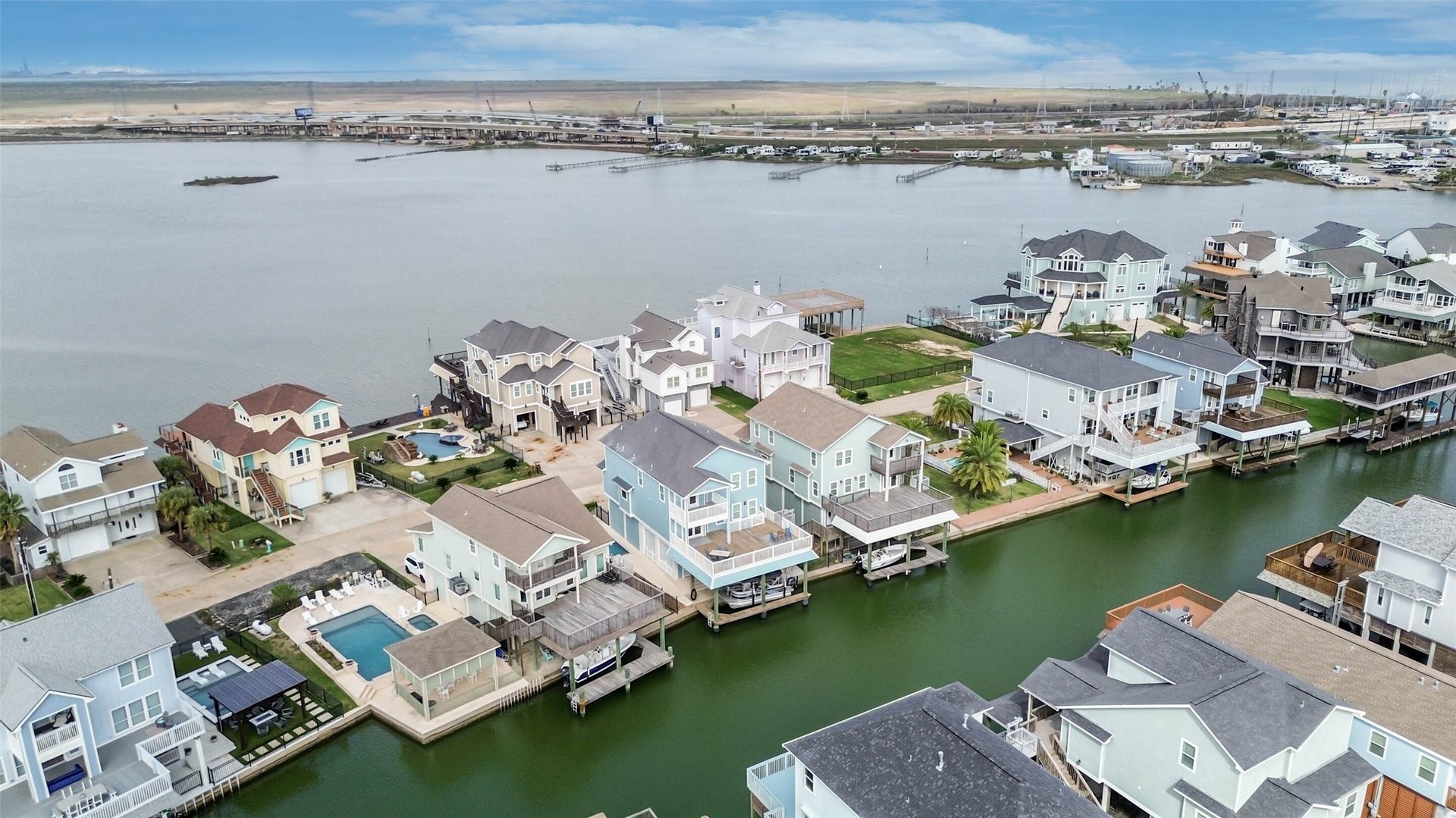 429 Jeanie Lynne Circle, Tiki Island, TX 77554 Located in the sought-after waterfront community of Tiki Island.