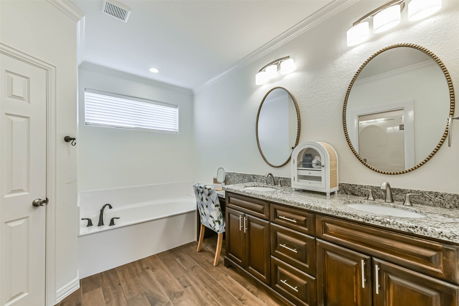 429 Jeanie Lynne Circle, Tiki Island, TX 77554 Spa-inspired primary bath offering comfort and privacy.