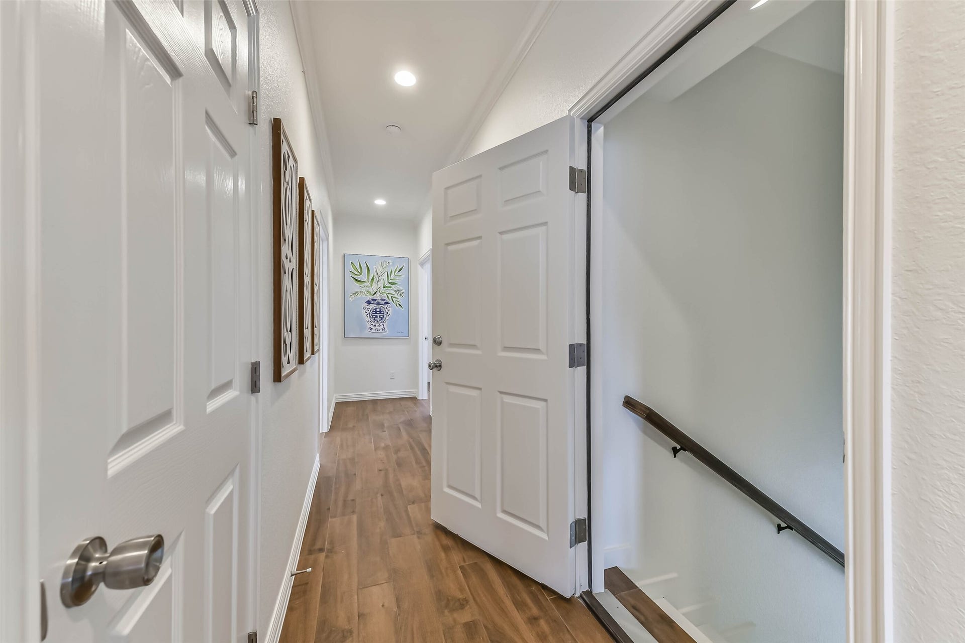 429 Jeanie Lynne Circle, Tiki Island, TX 77554 Neutral finishes and recessed lighting create a welcoming transition space between bedrooms.